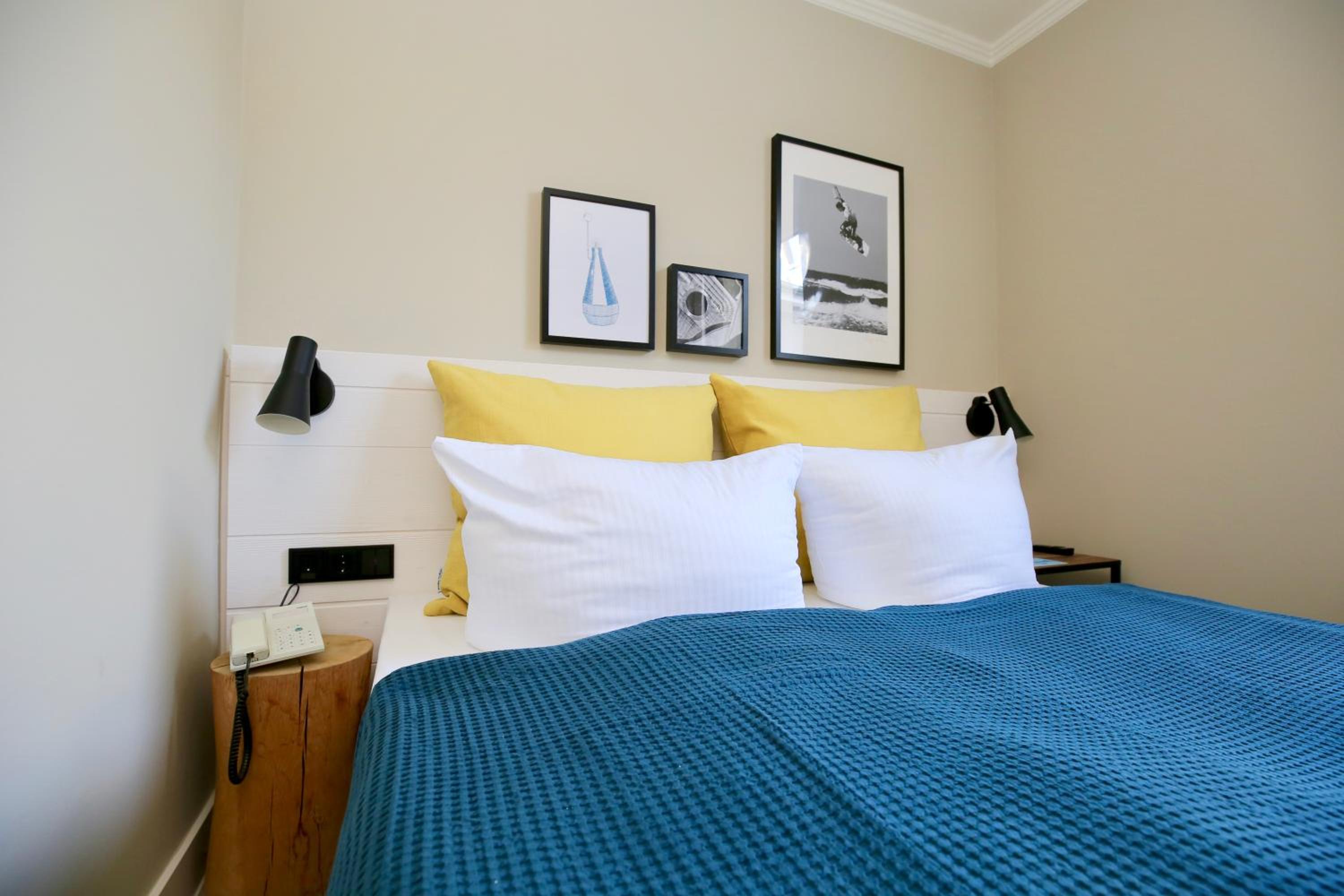 Standard Double Room thumbnail 5