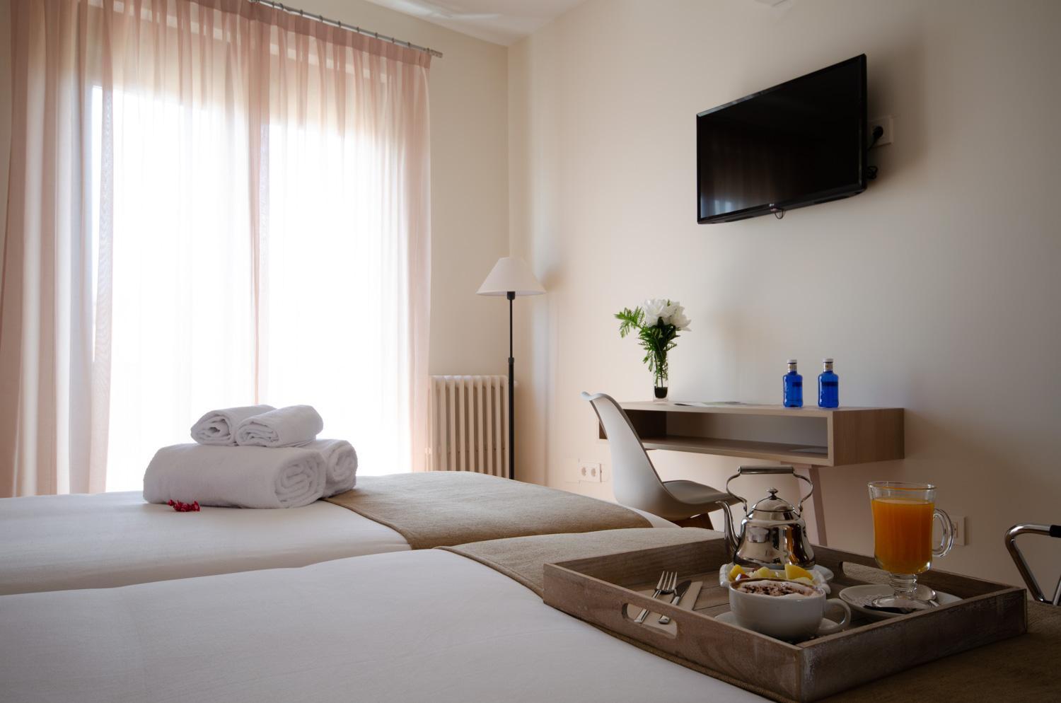 Double or Twin Room - Photo 3