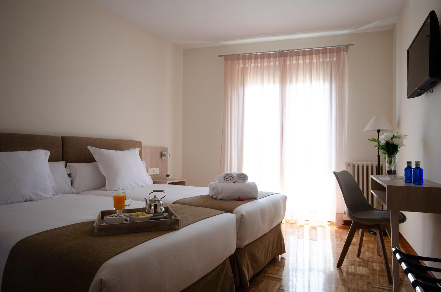 Double or Twin Room - Photo 6