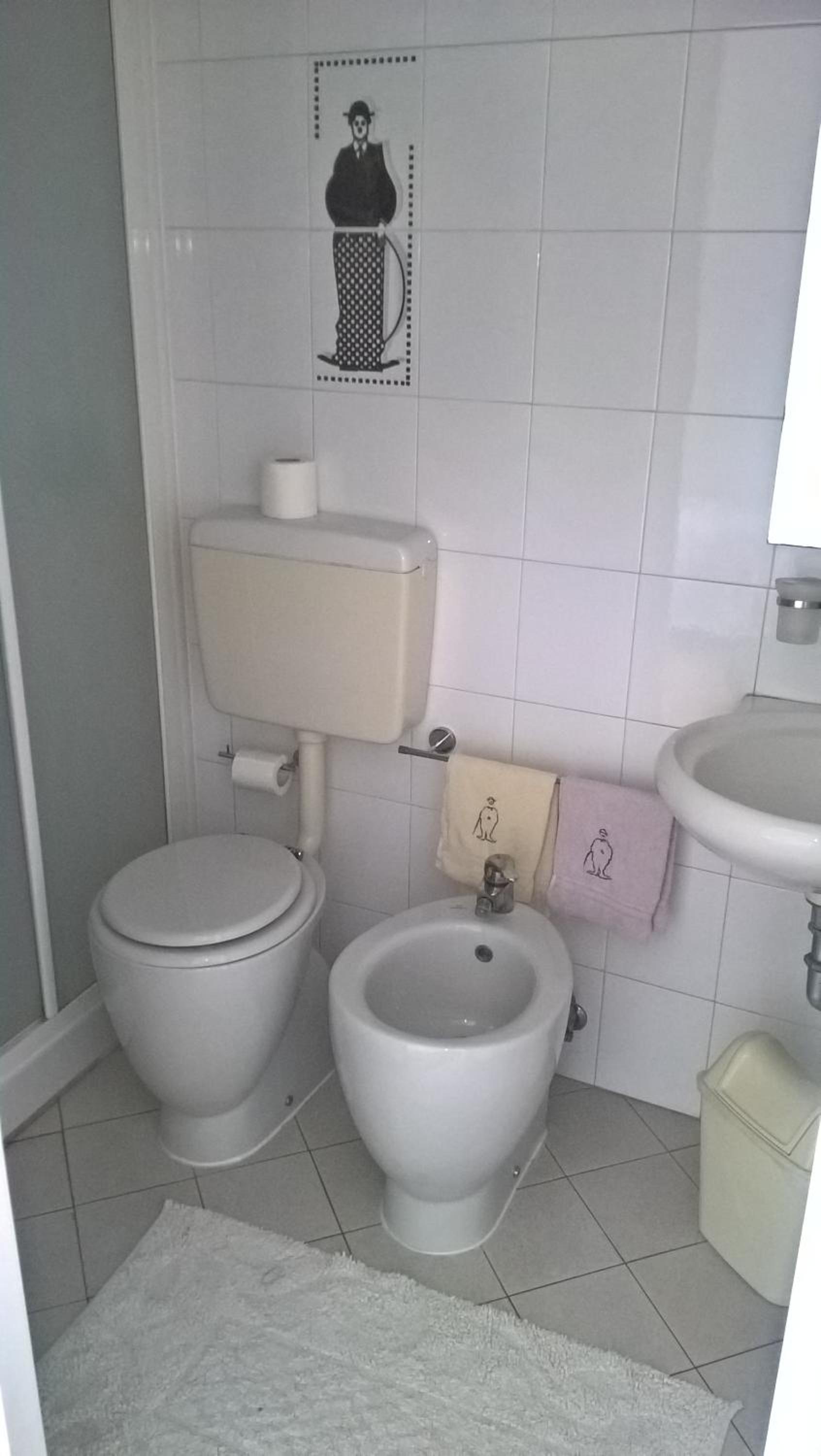 Twin Room with Private Bathroom photo 3