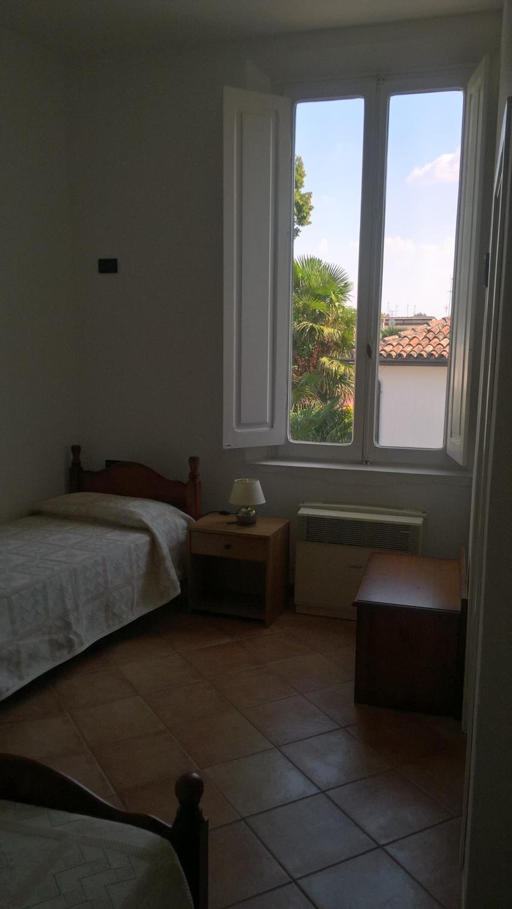 Twin Room with Private Bathroom photo 1