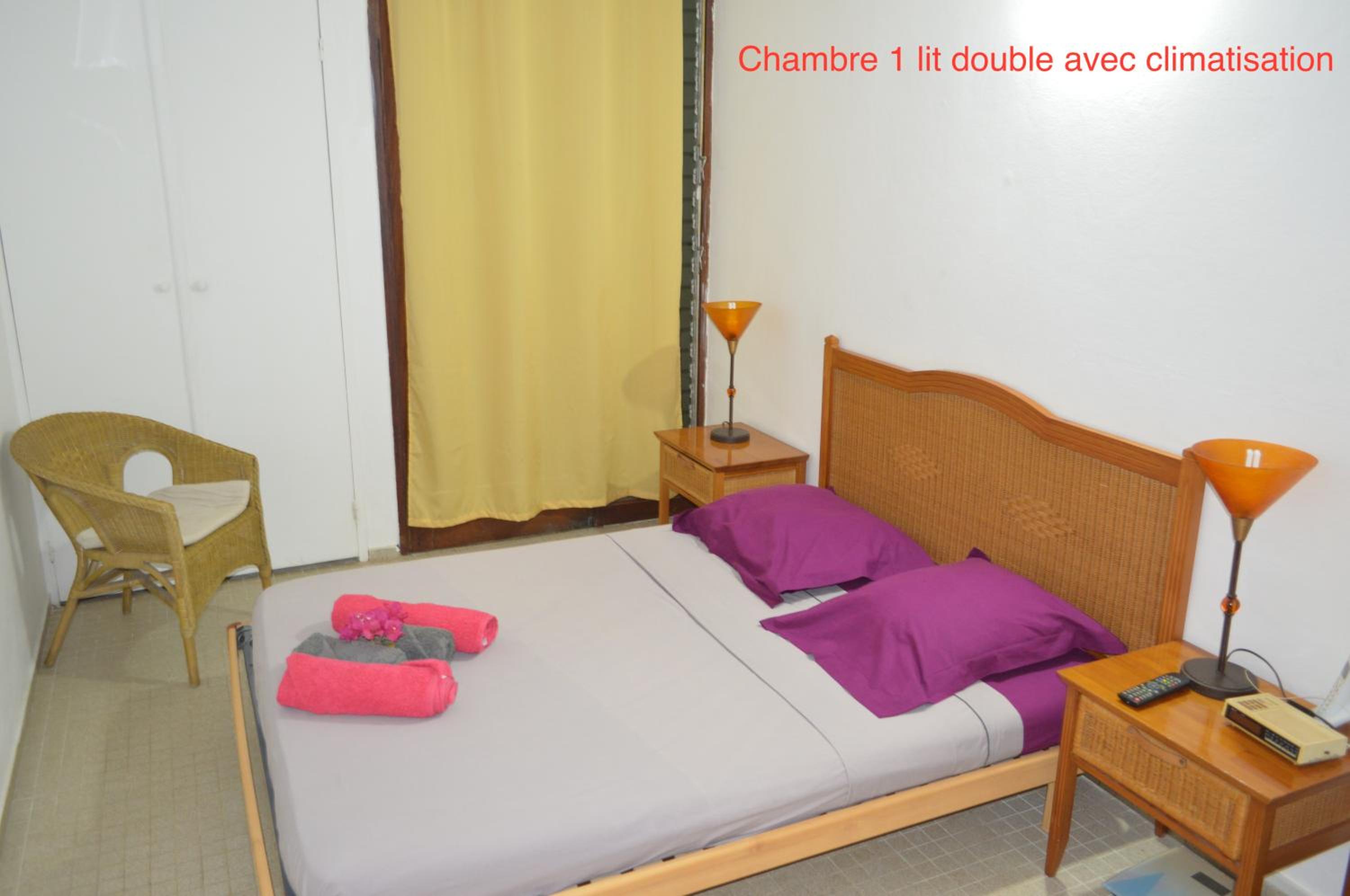 Three-Bedroom House photo 3