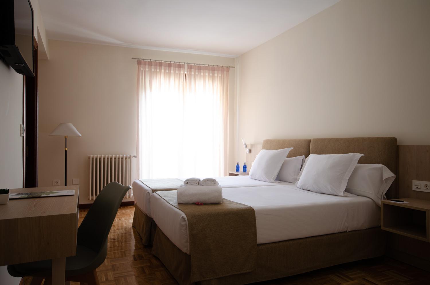 Double or Twin Room - Photo 4