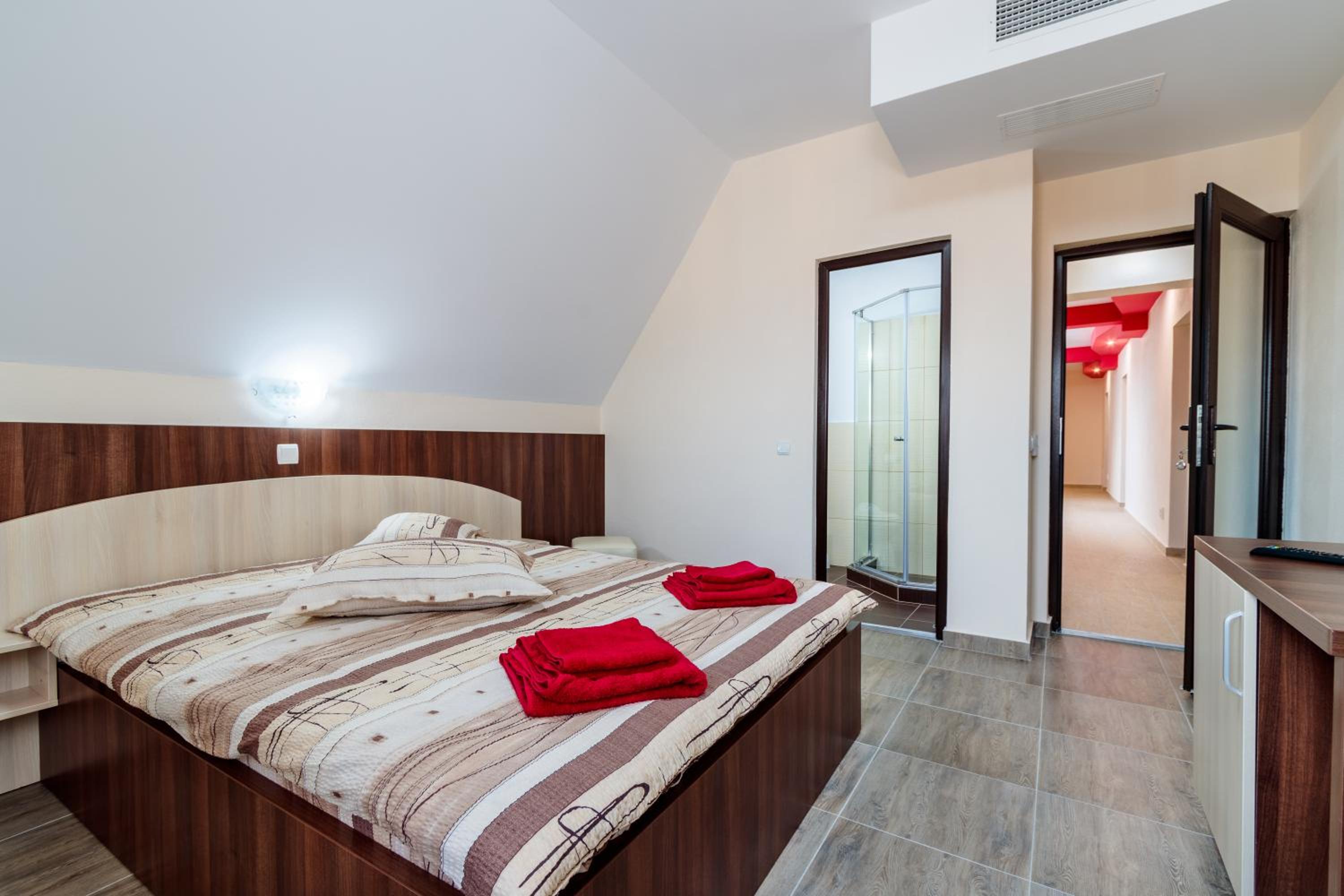 Standard Double Room - Photo 3