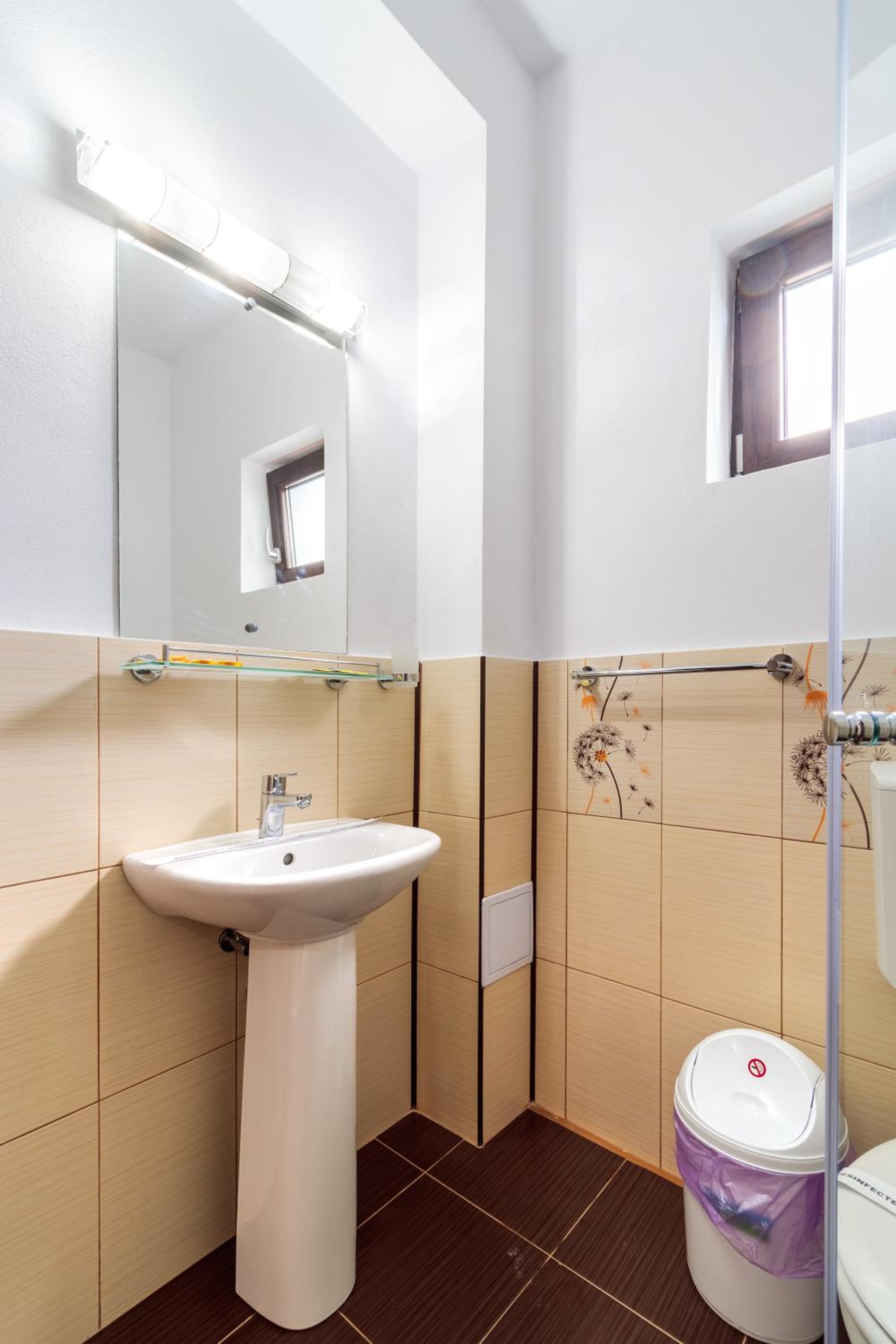 Standard Double Room - Photo 2