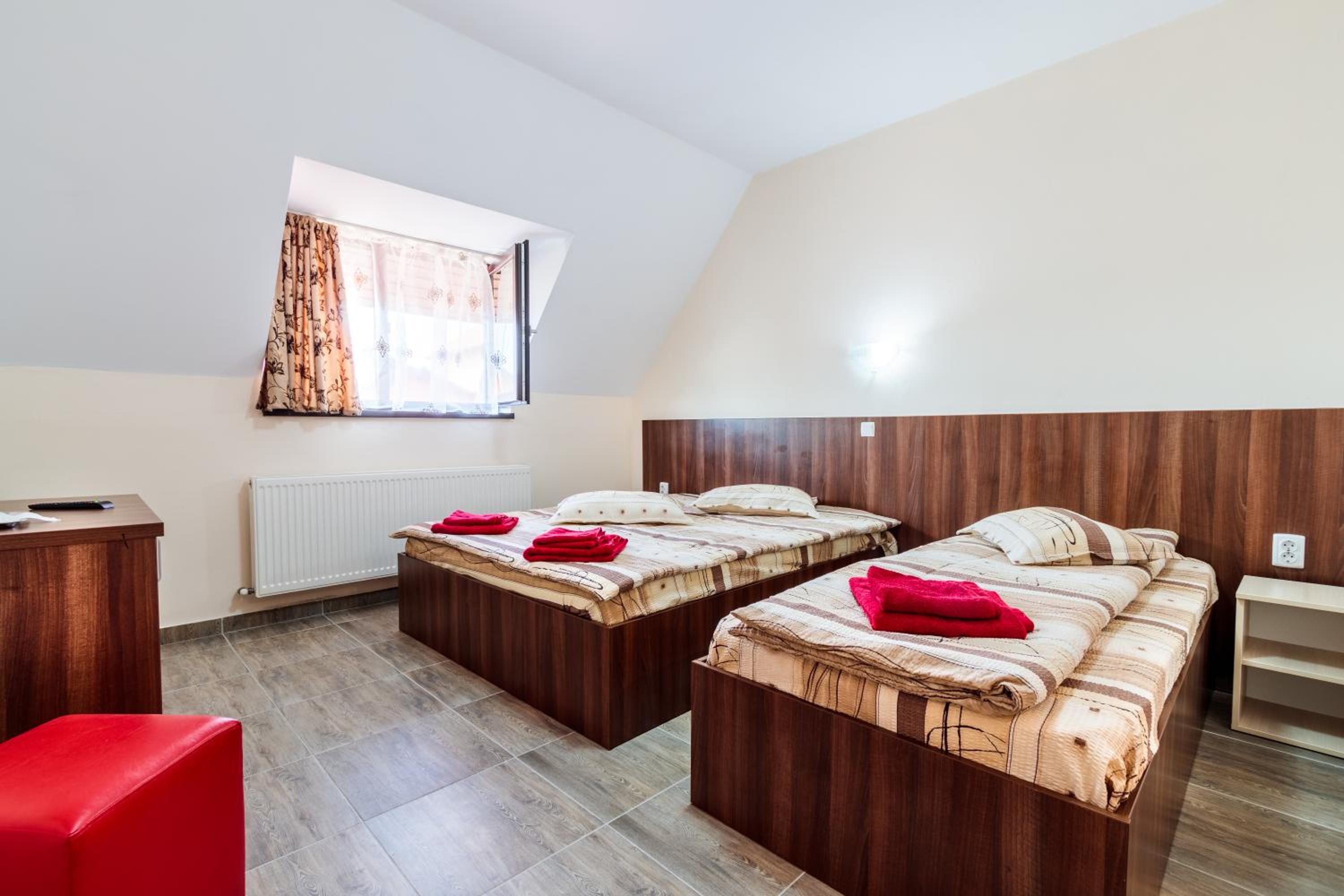 Standard Triple Room - Photo 2