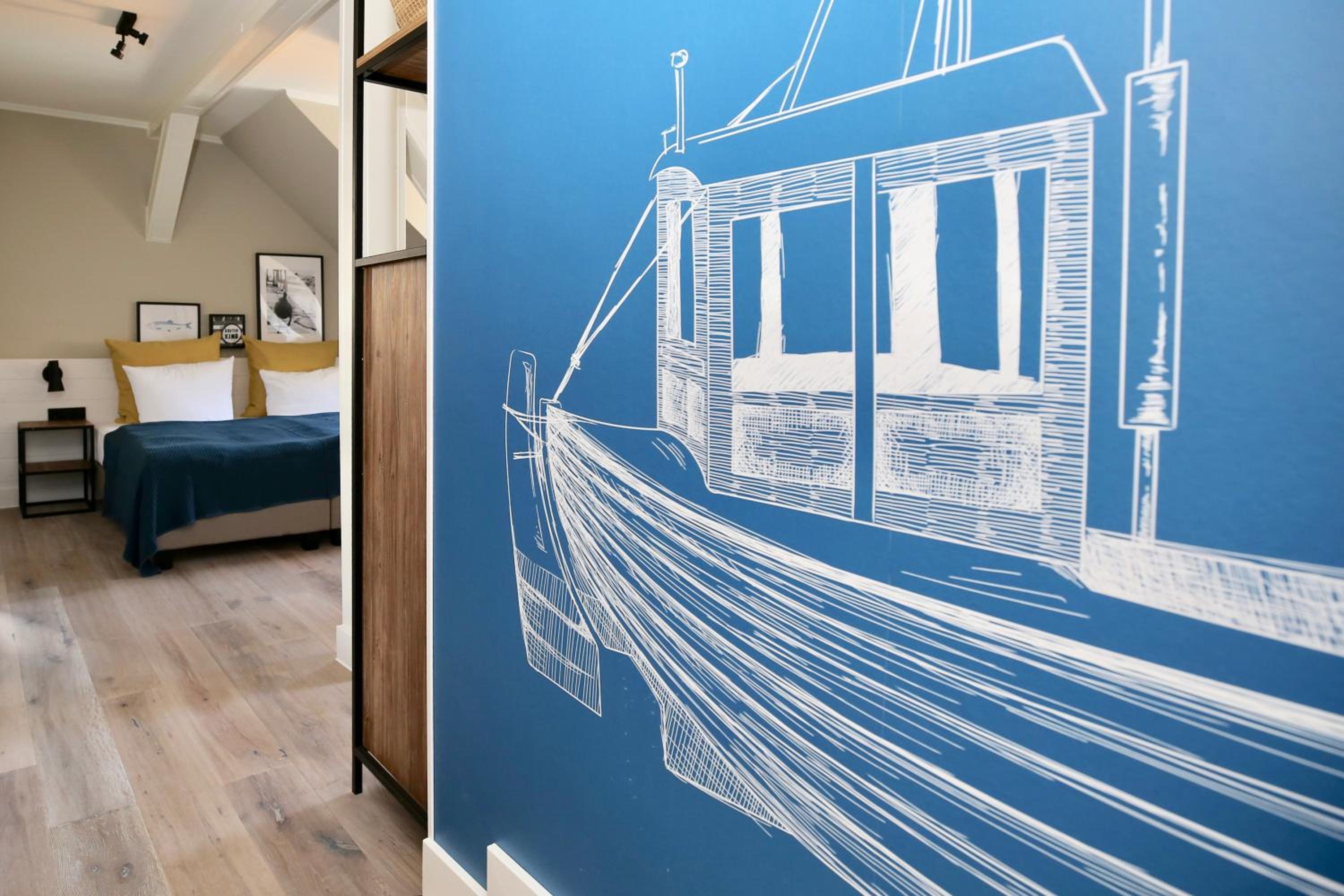 Large Double Room thumbnail 5