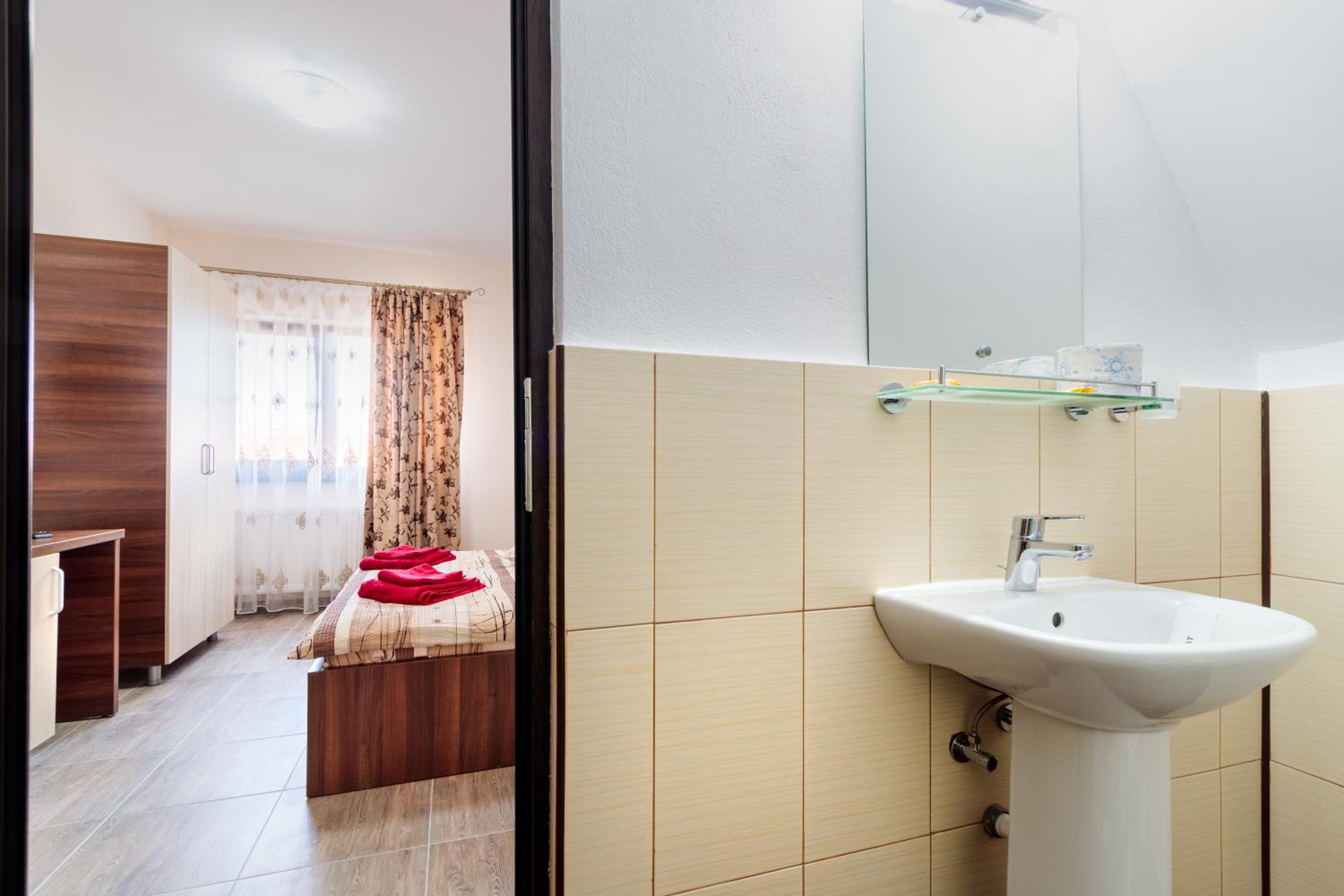 Standard Triple Room - Photo 3