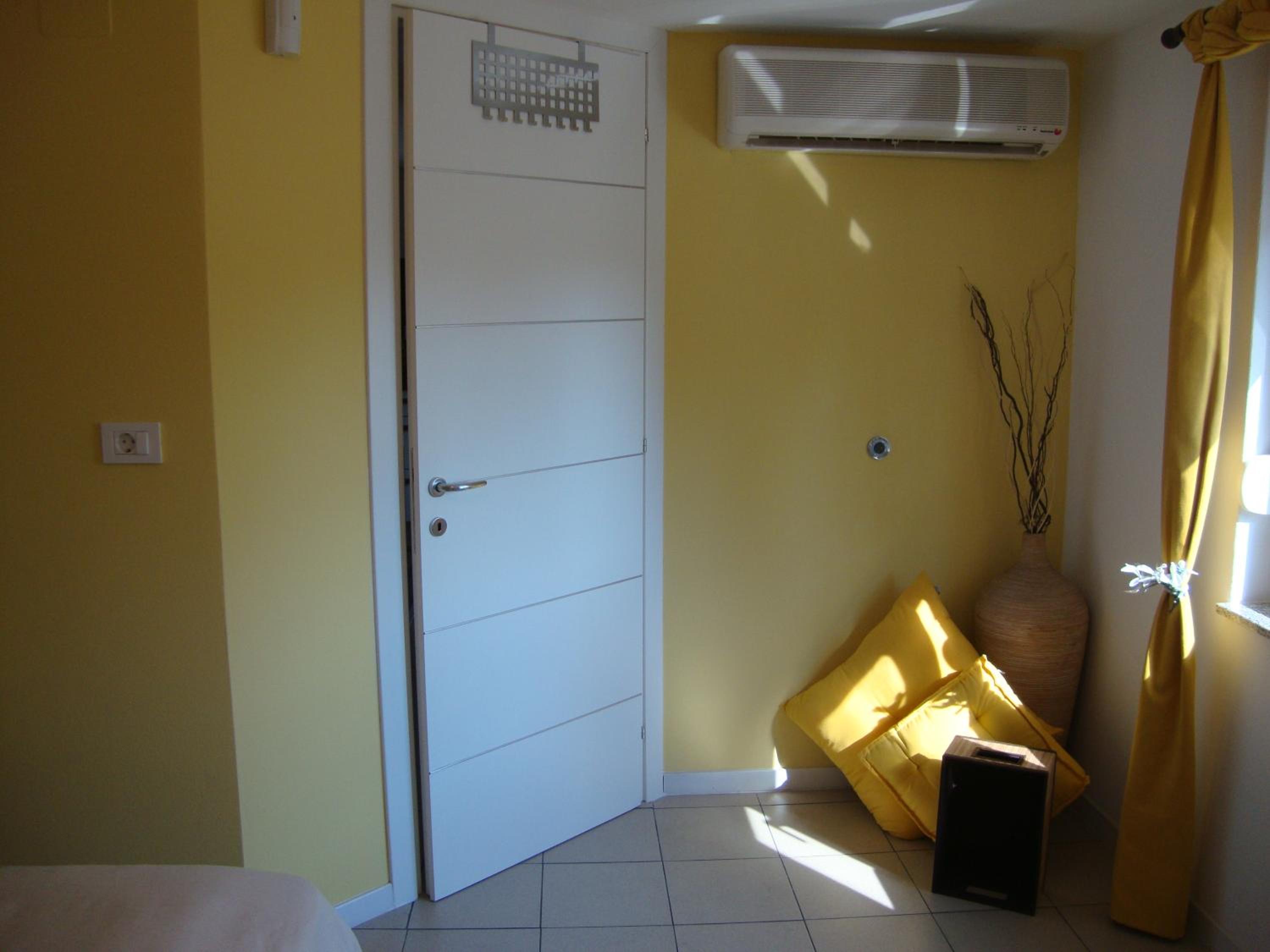 One-Bedroom Apartment with Terrace - Romantic 