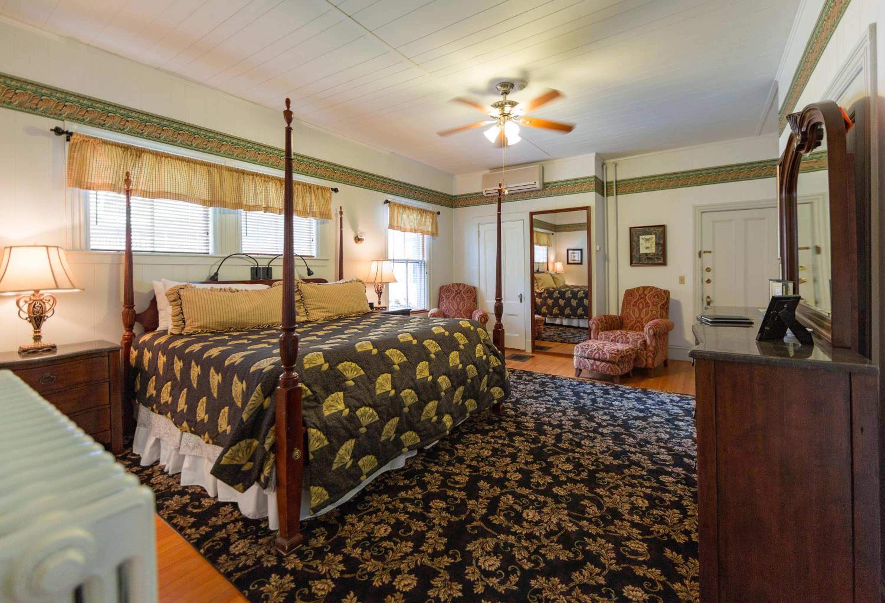 Deluxe King Suite