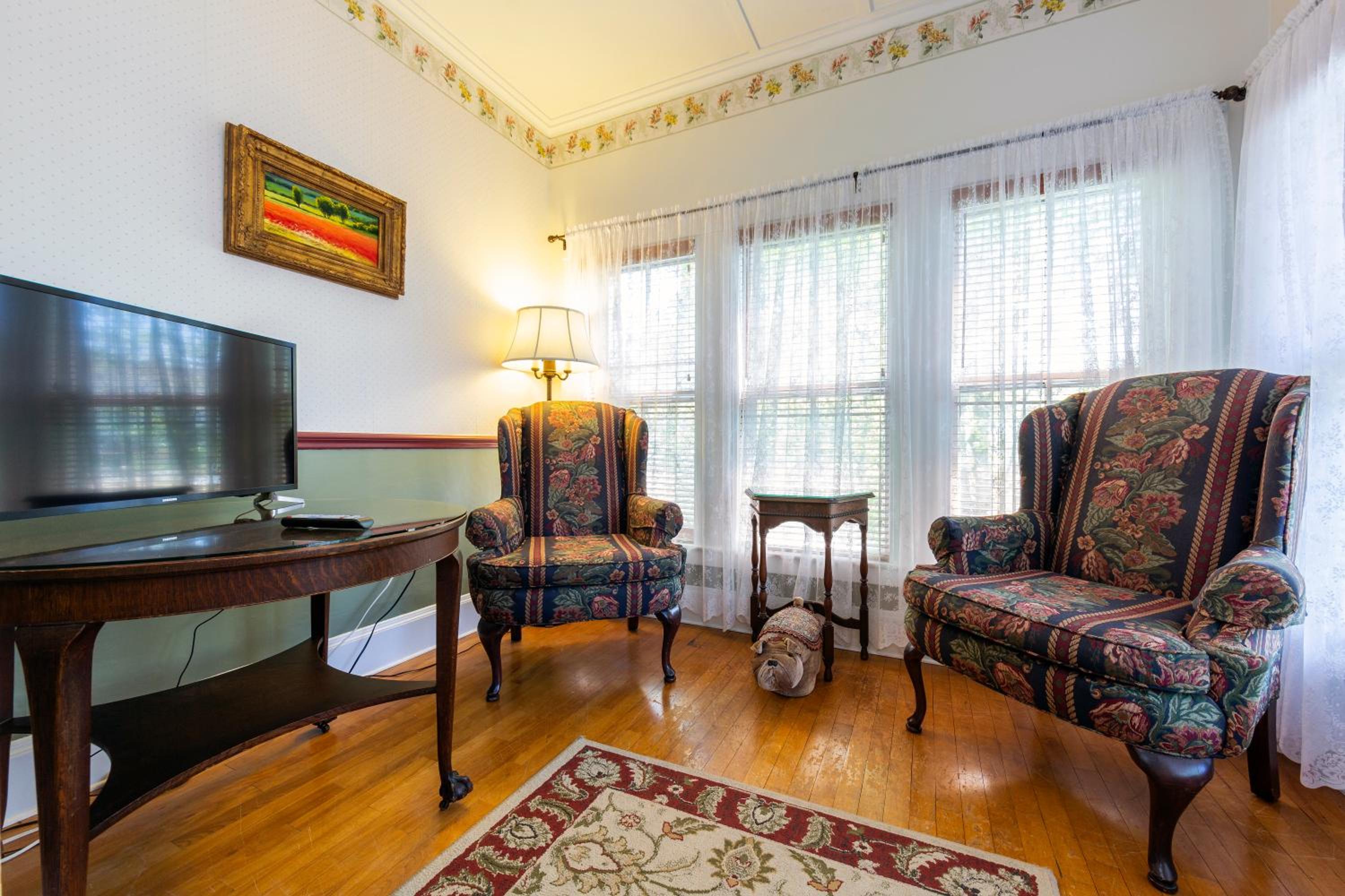 Deluxe King Suite