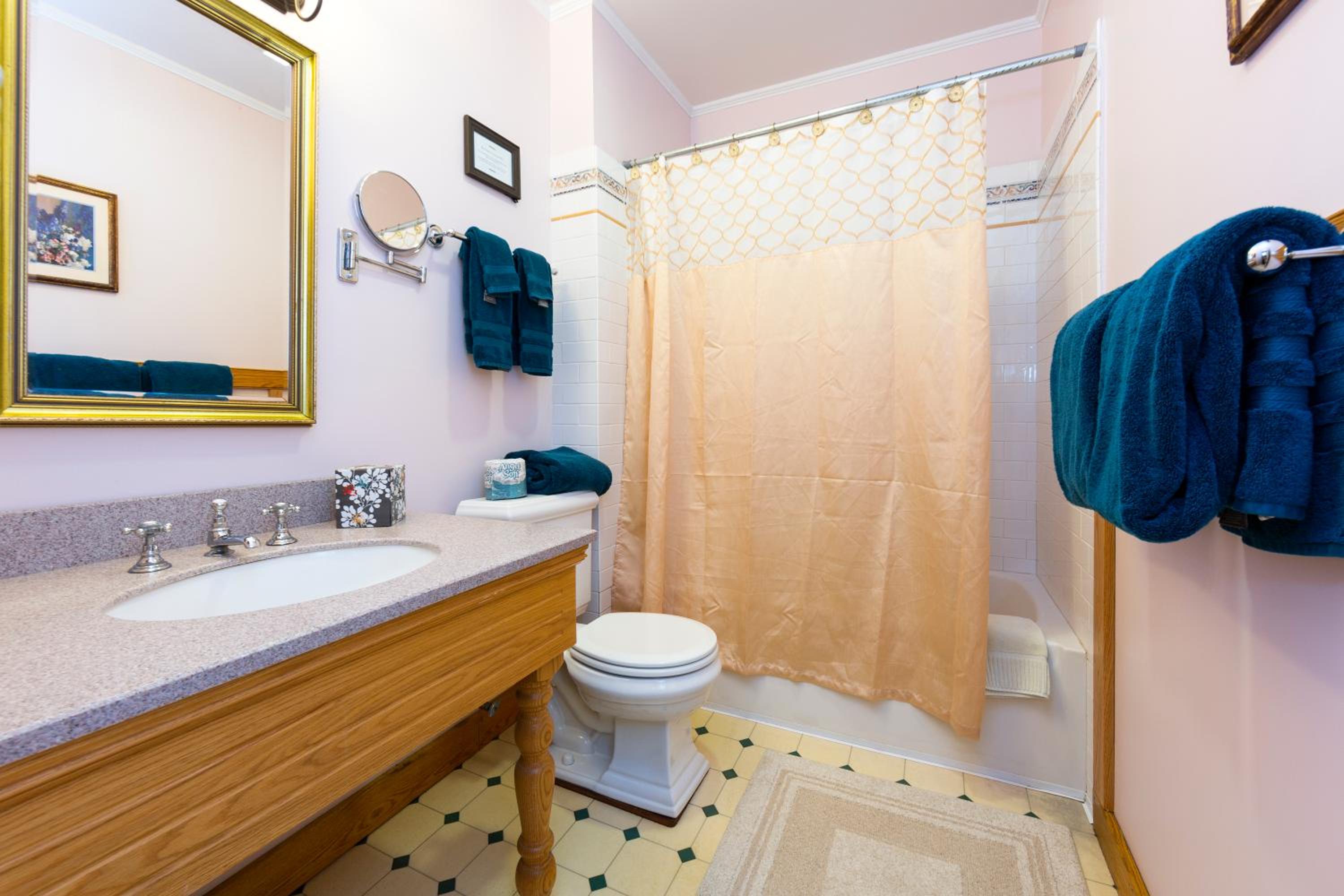 Deluxe King Room photo 2