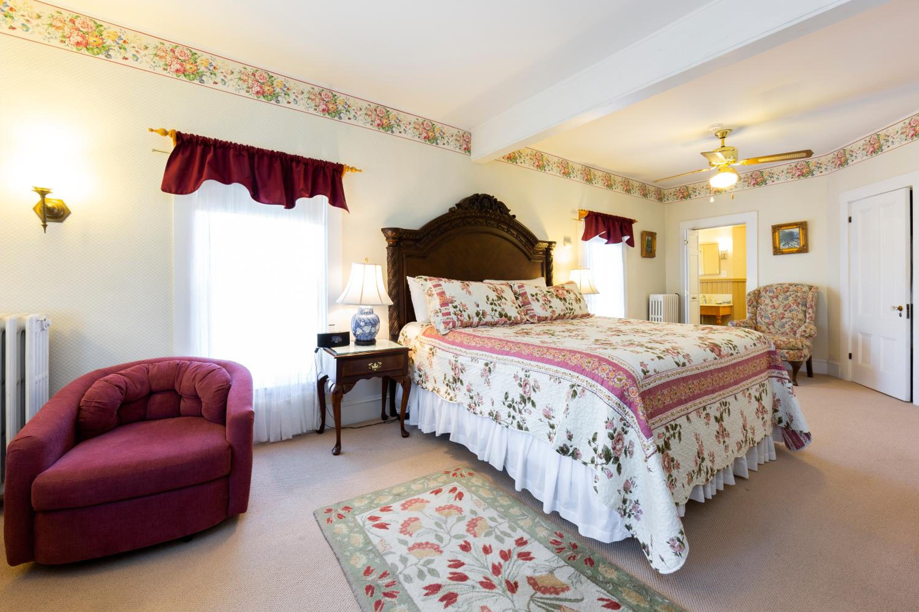 Deluxe King Room photo 3