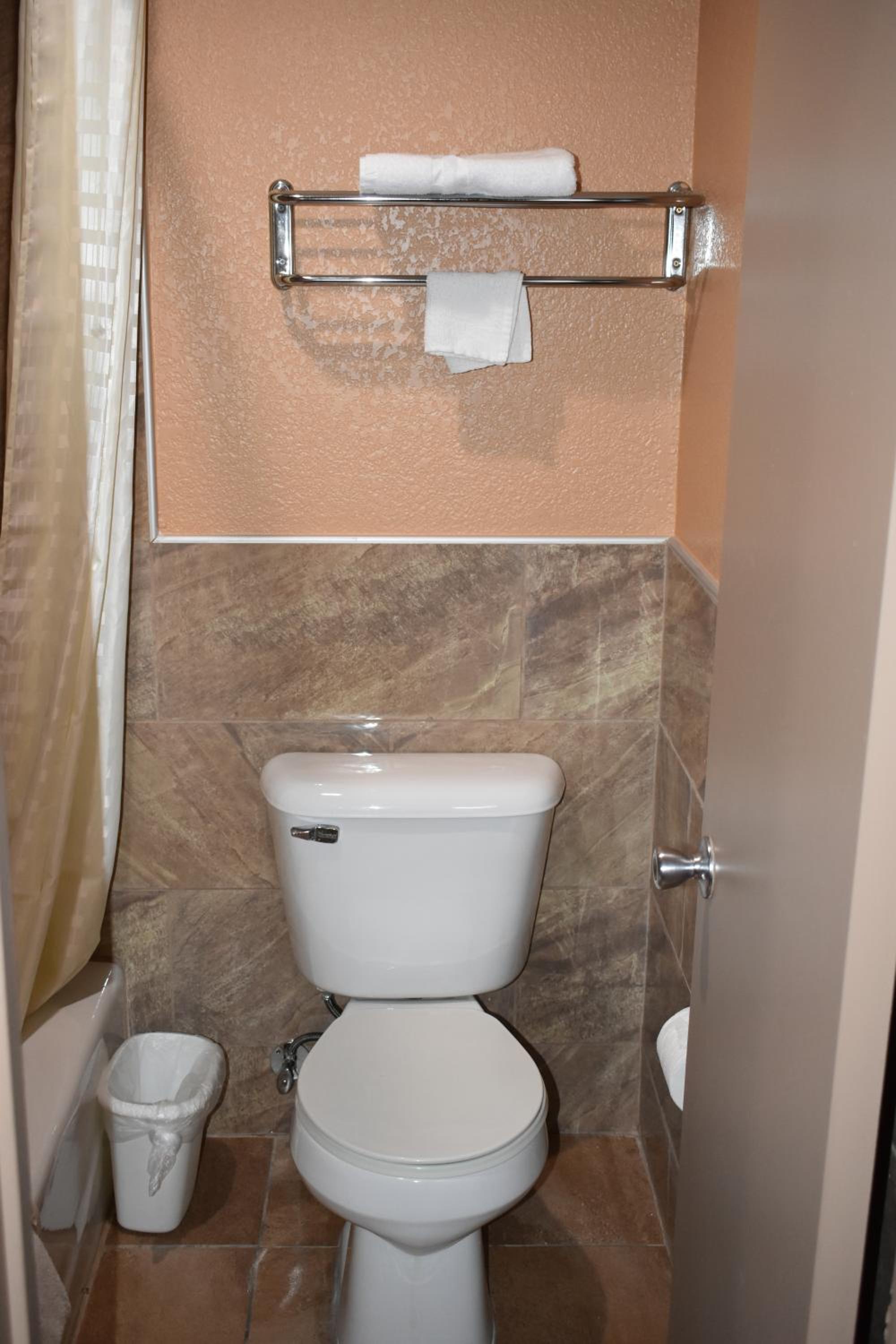 King Room - Non-Smoking photo 3