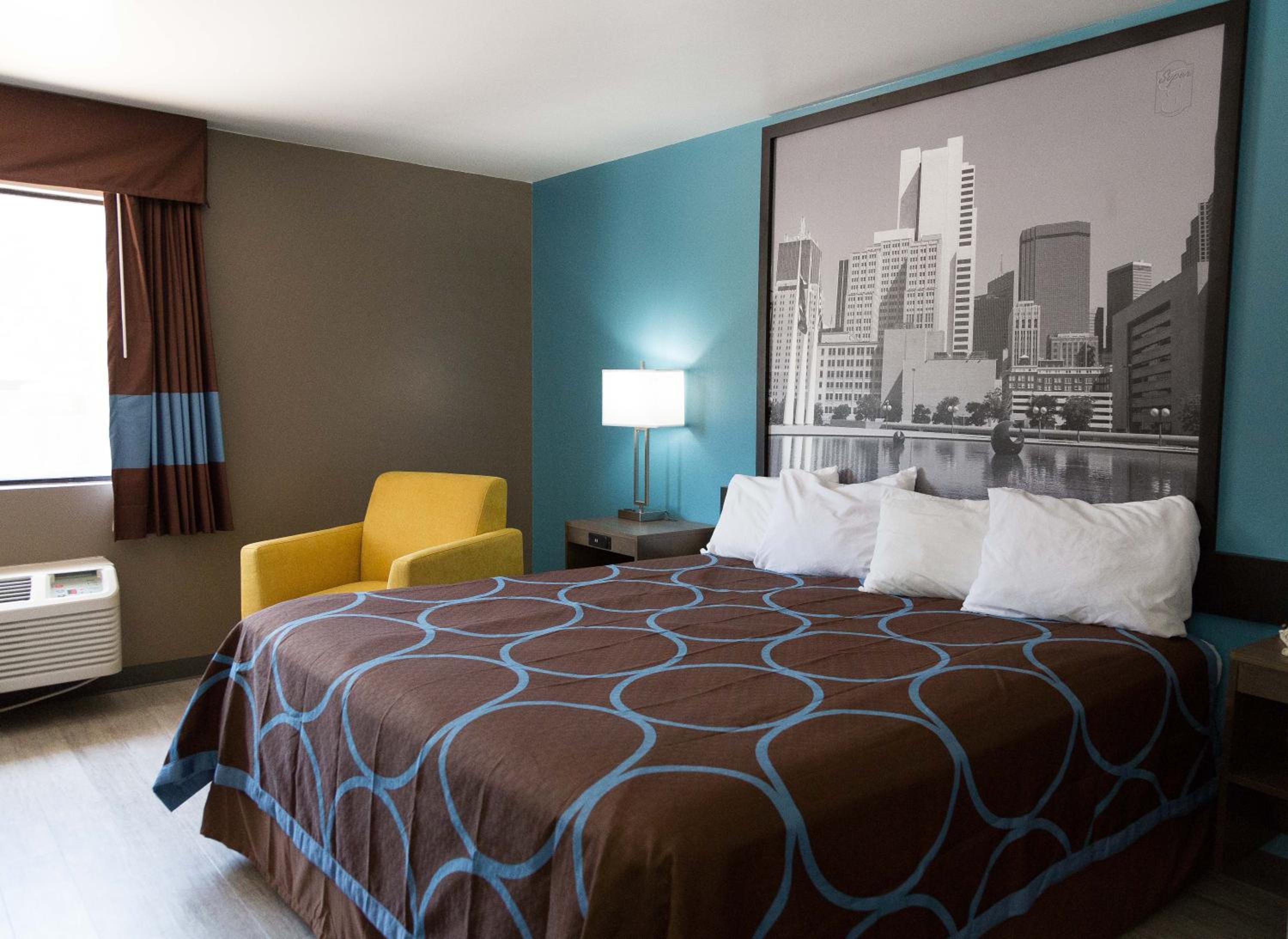 King Room - Non-Smoking - Photo 3