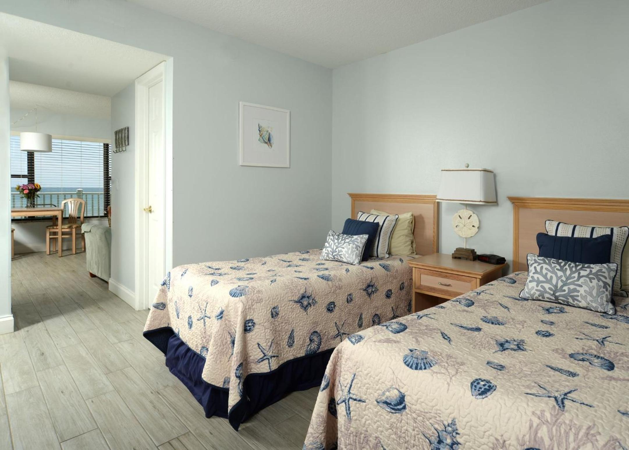 2 Twin Beds 2nd Floor Ocean Front with Balcony - Photo 7