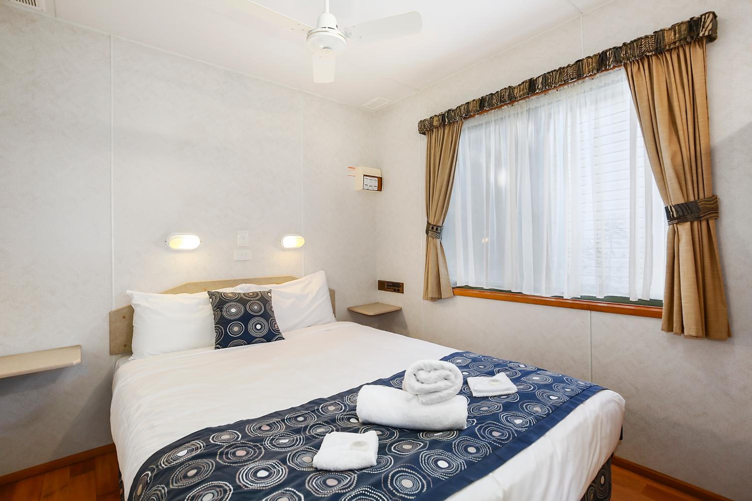 Two-Bedroom Cabin - Sleeps 6 photo 1