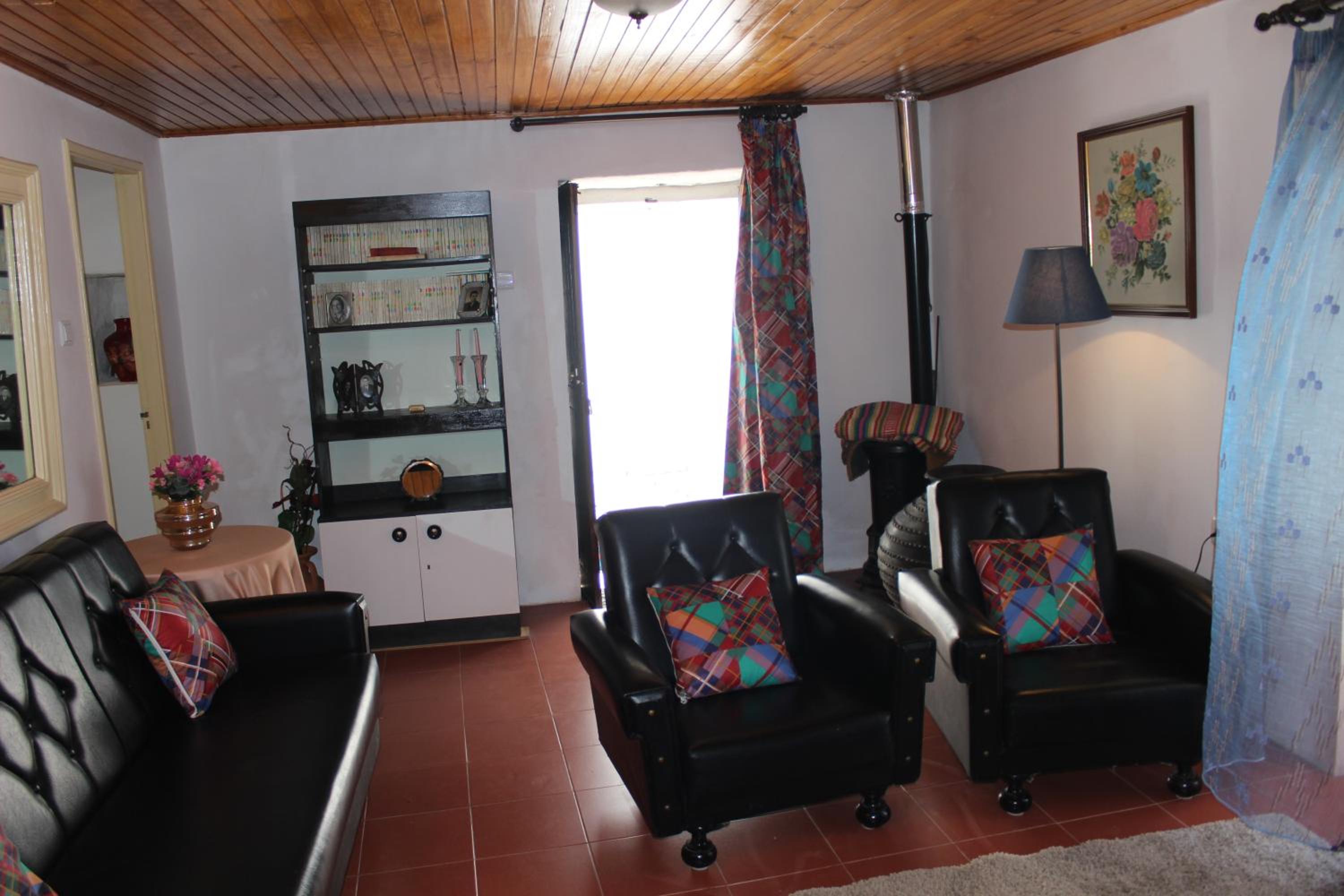 Three-Bedroom Townhouse - Photo 6