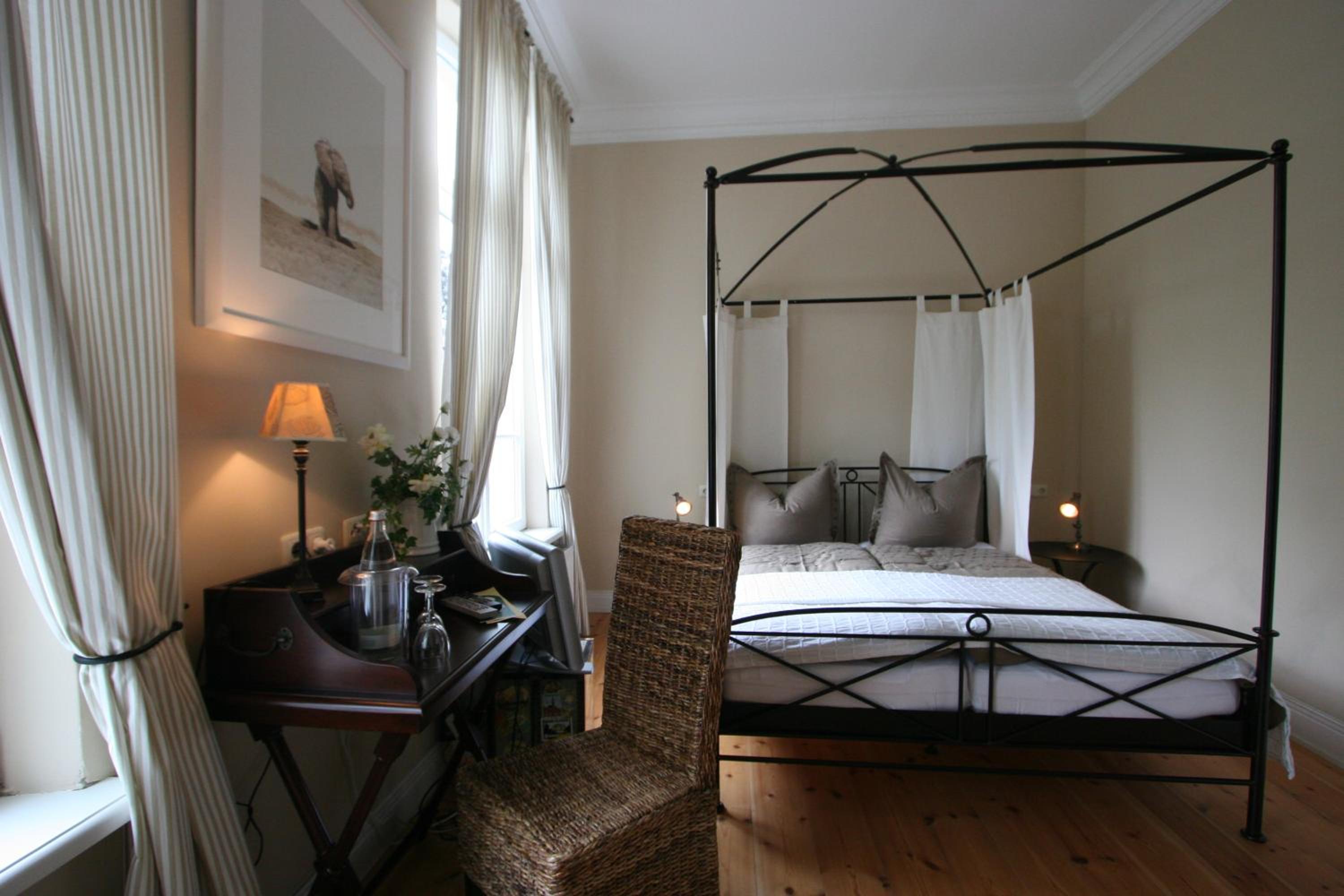Standard Double Room - Photo 4