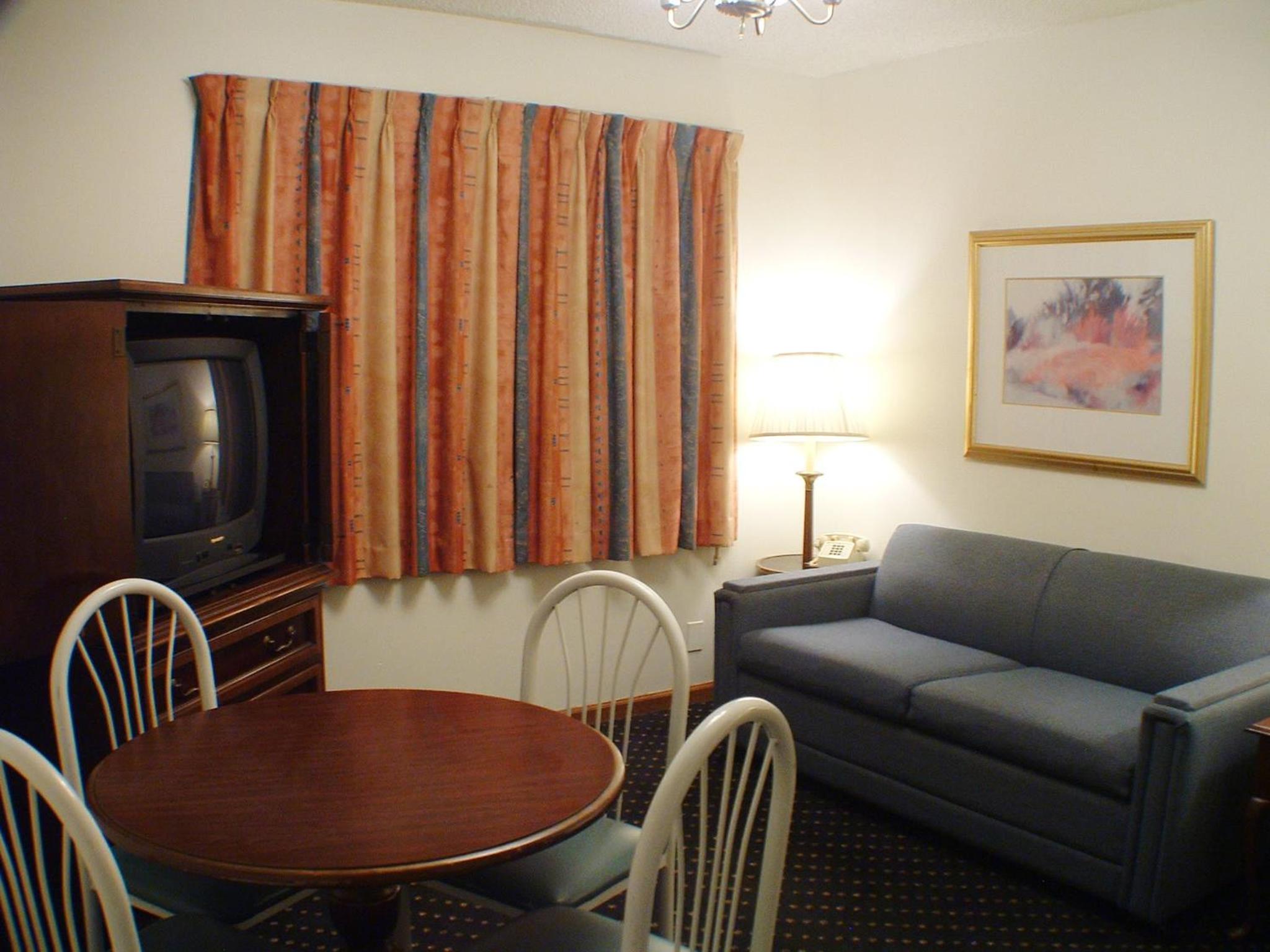 Deluxe One-Bedroom Suite