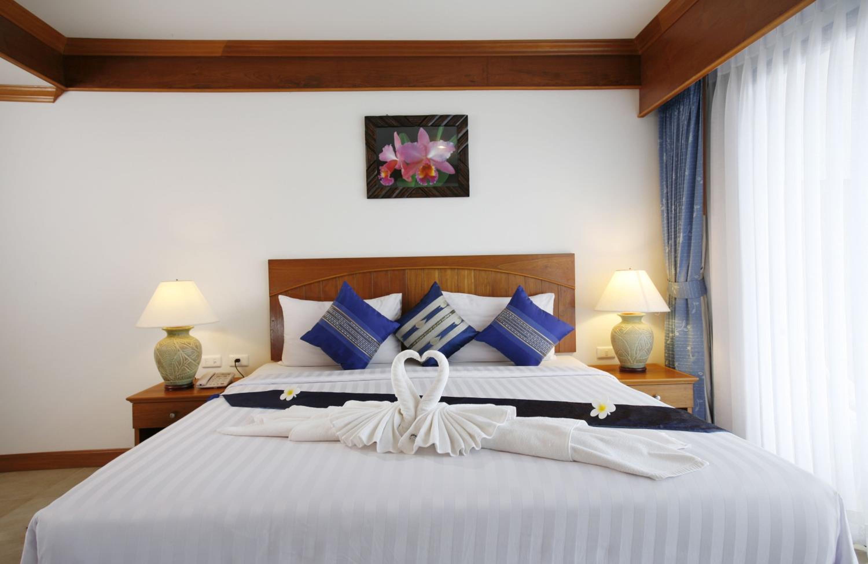 Deluxe Double Room with Pool Access - Photo 6