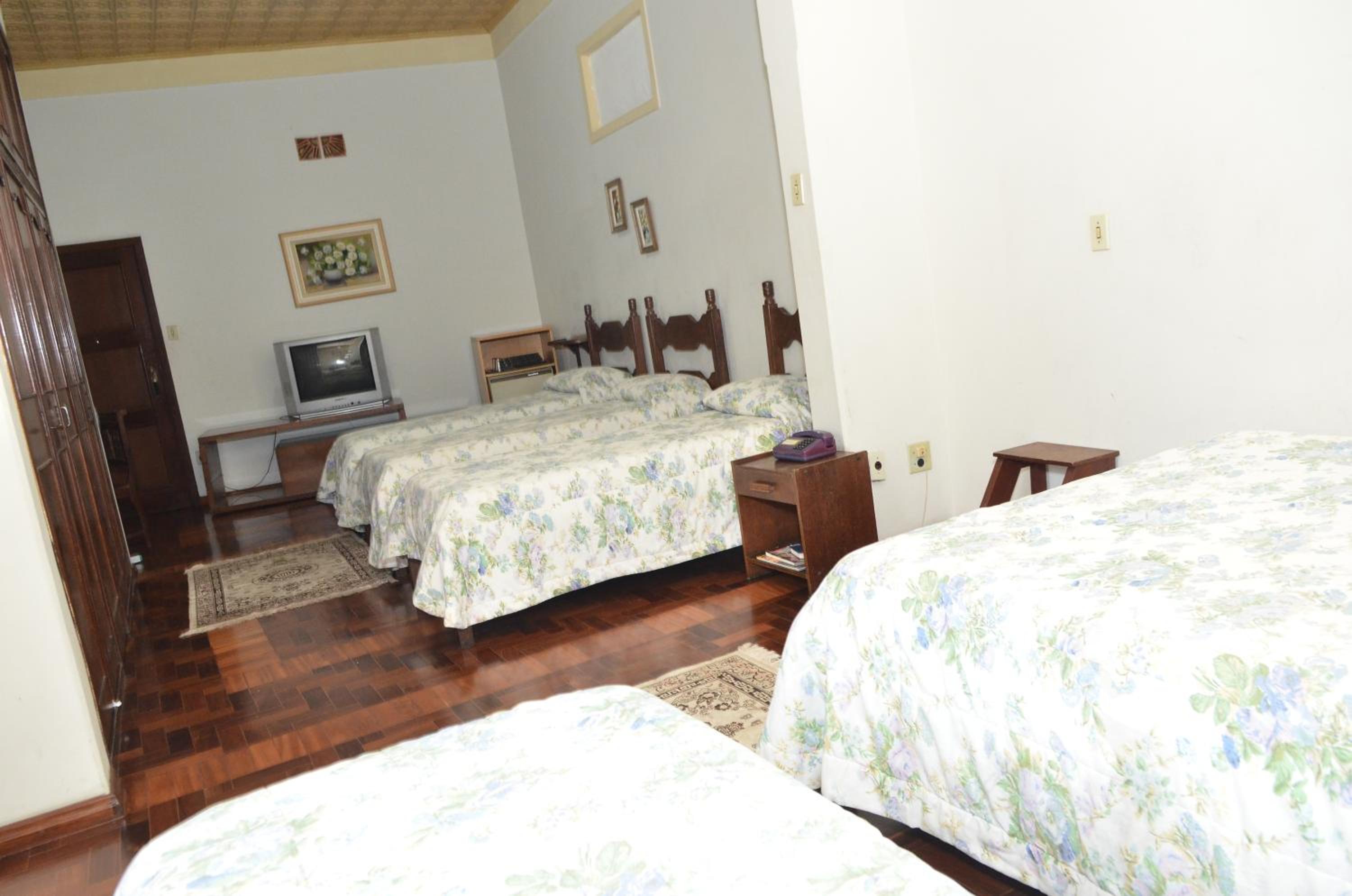 Family Room with Bathroom photo 2