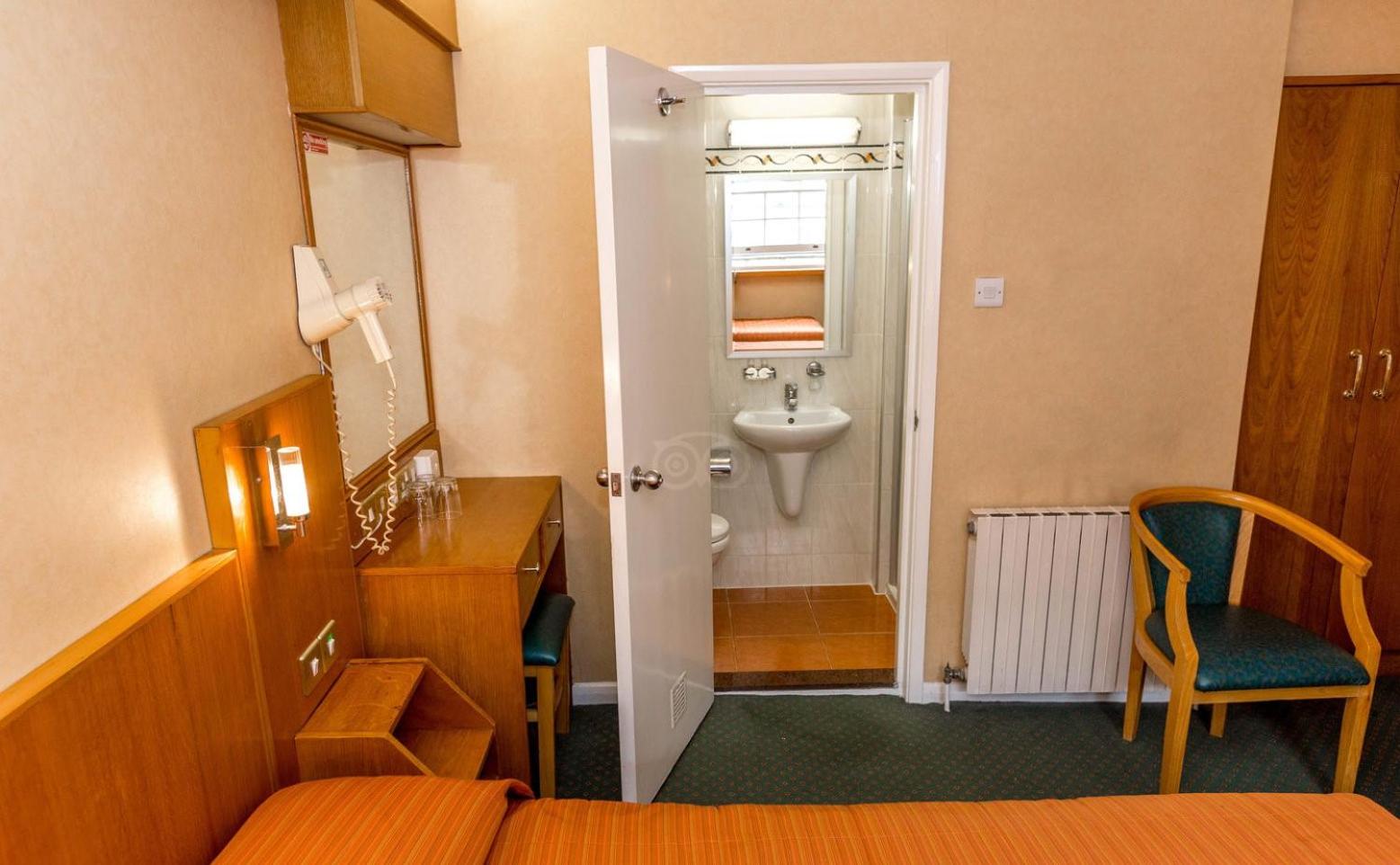 Small Single Room photo 3