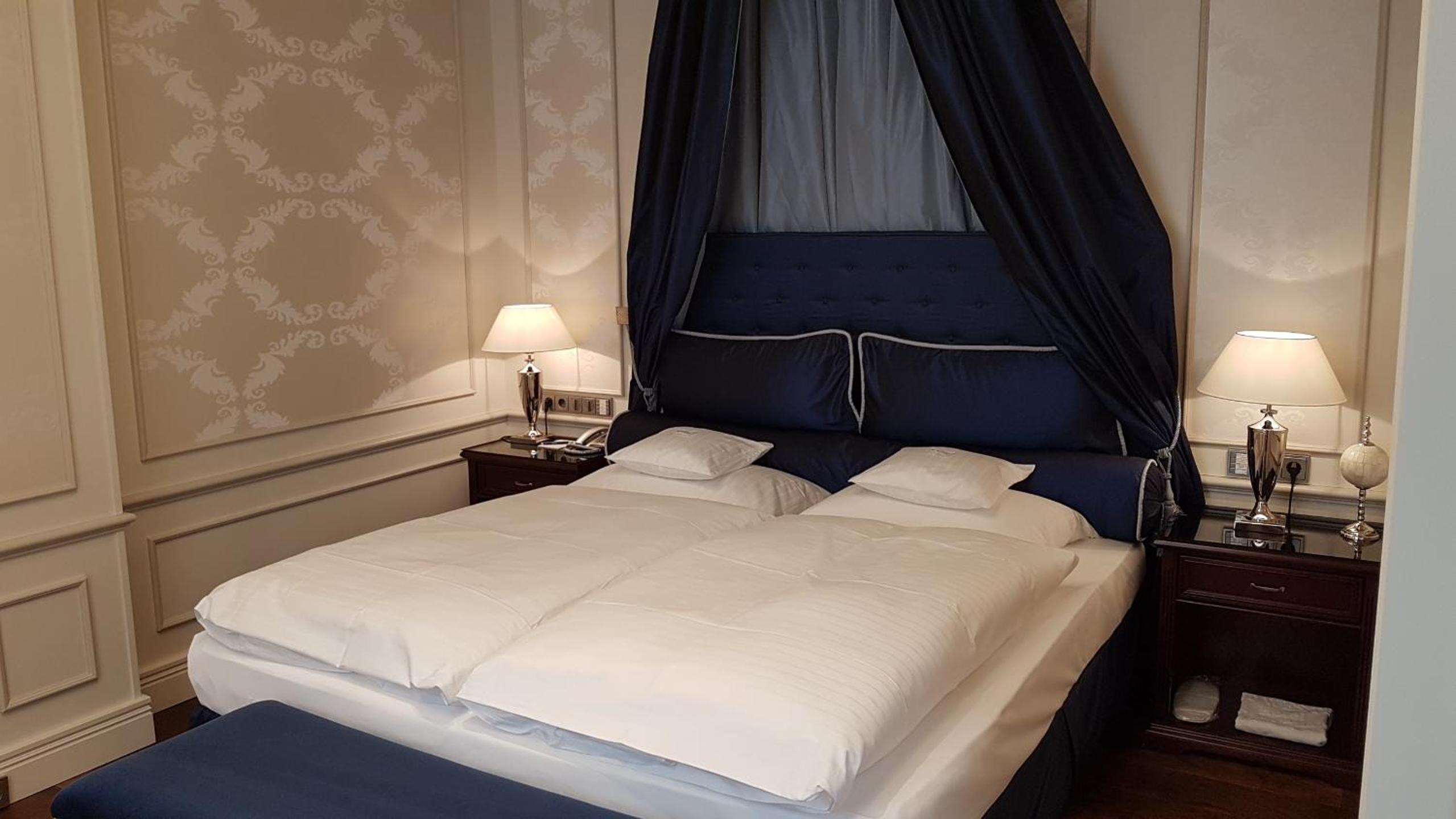 Luxurious Suite thumbnail 6