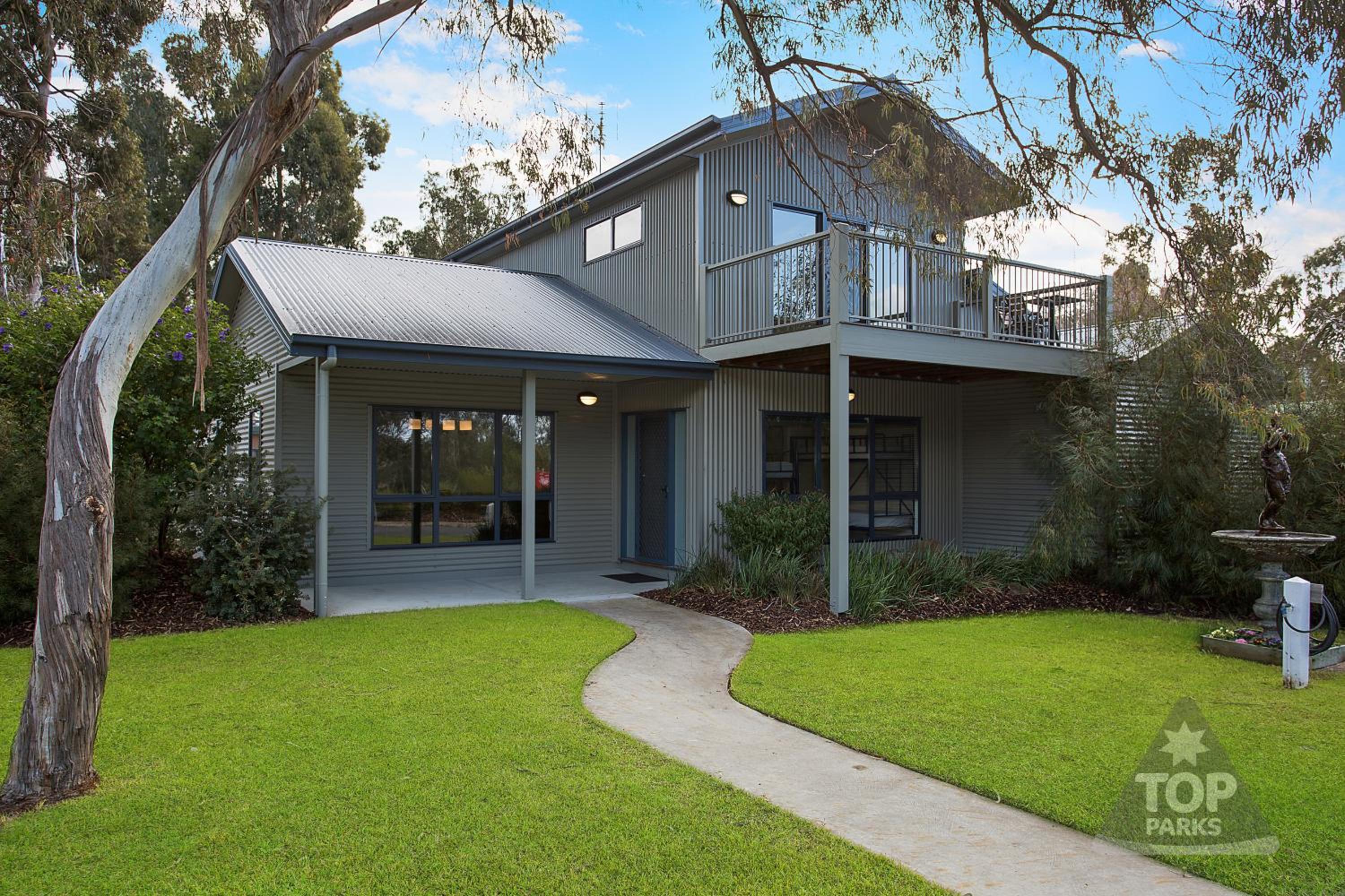 Four-Bedroom House photo 2