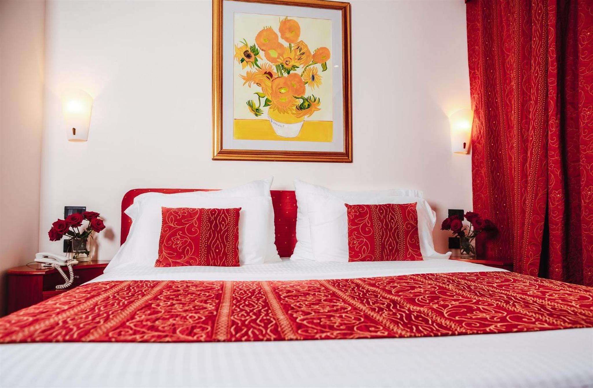 Suite - Photo 1