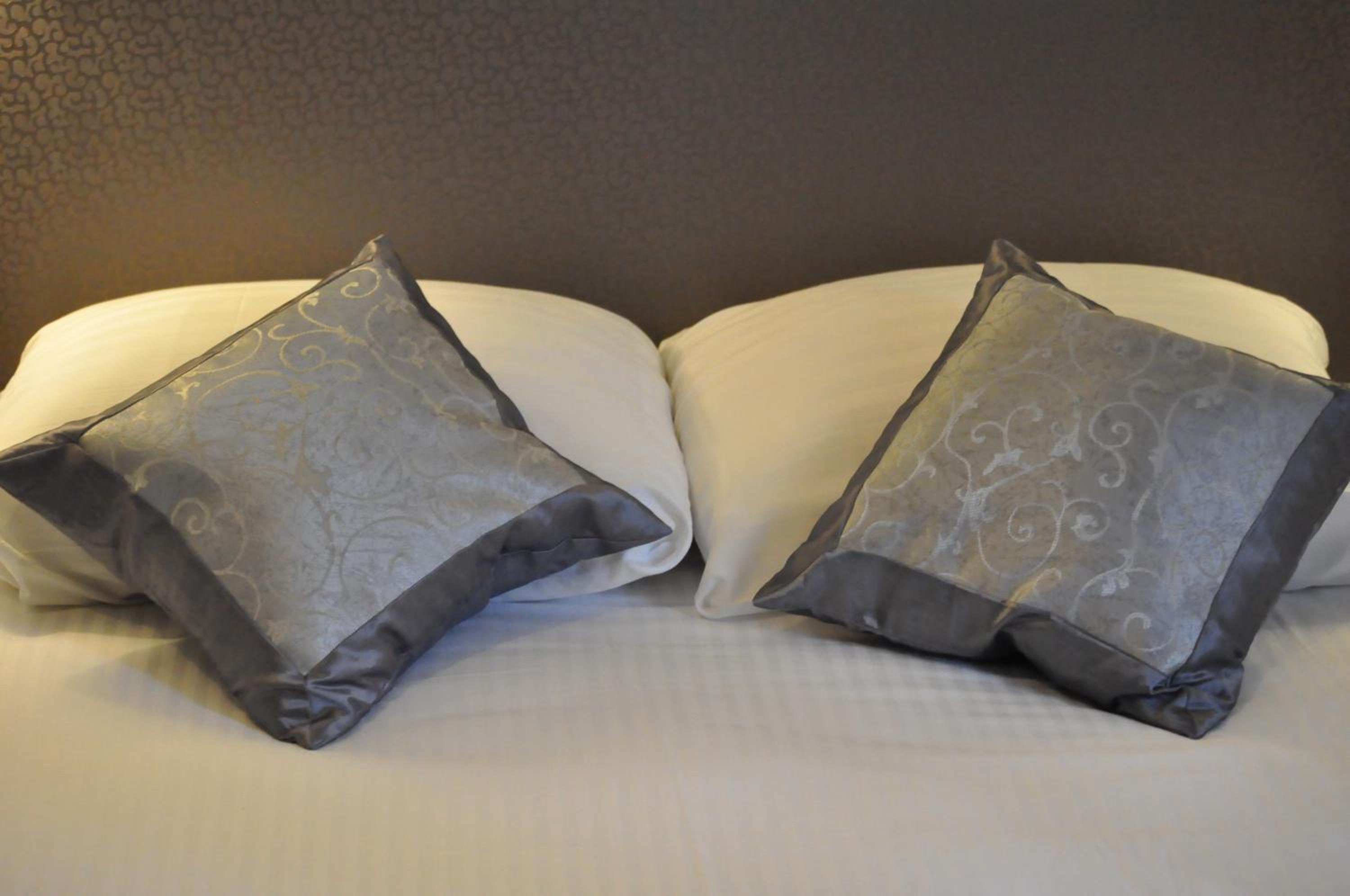 Small Double or Twin Room thumbnail 5
