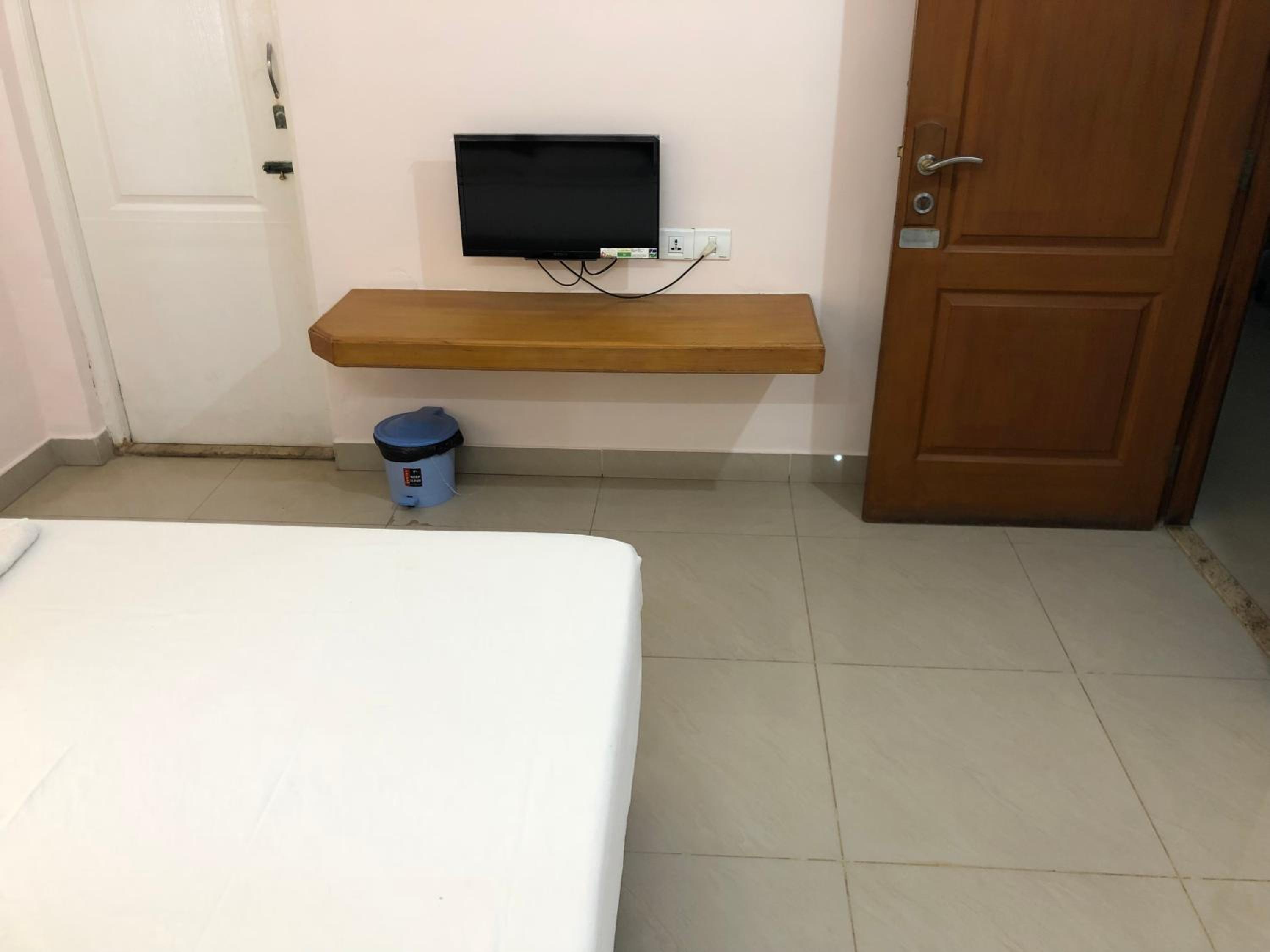 Budget Double Room photo 3