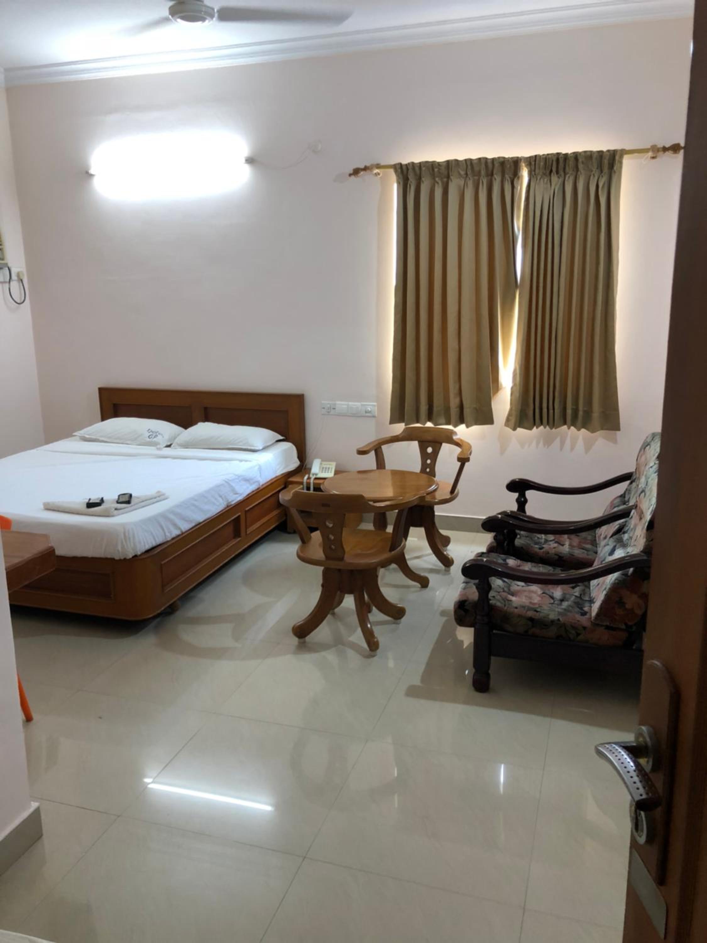 Deluxe Double Room (2 Adults + 1 Child)