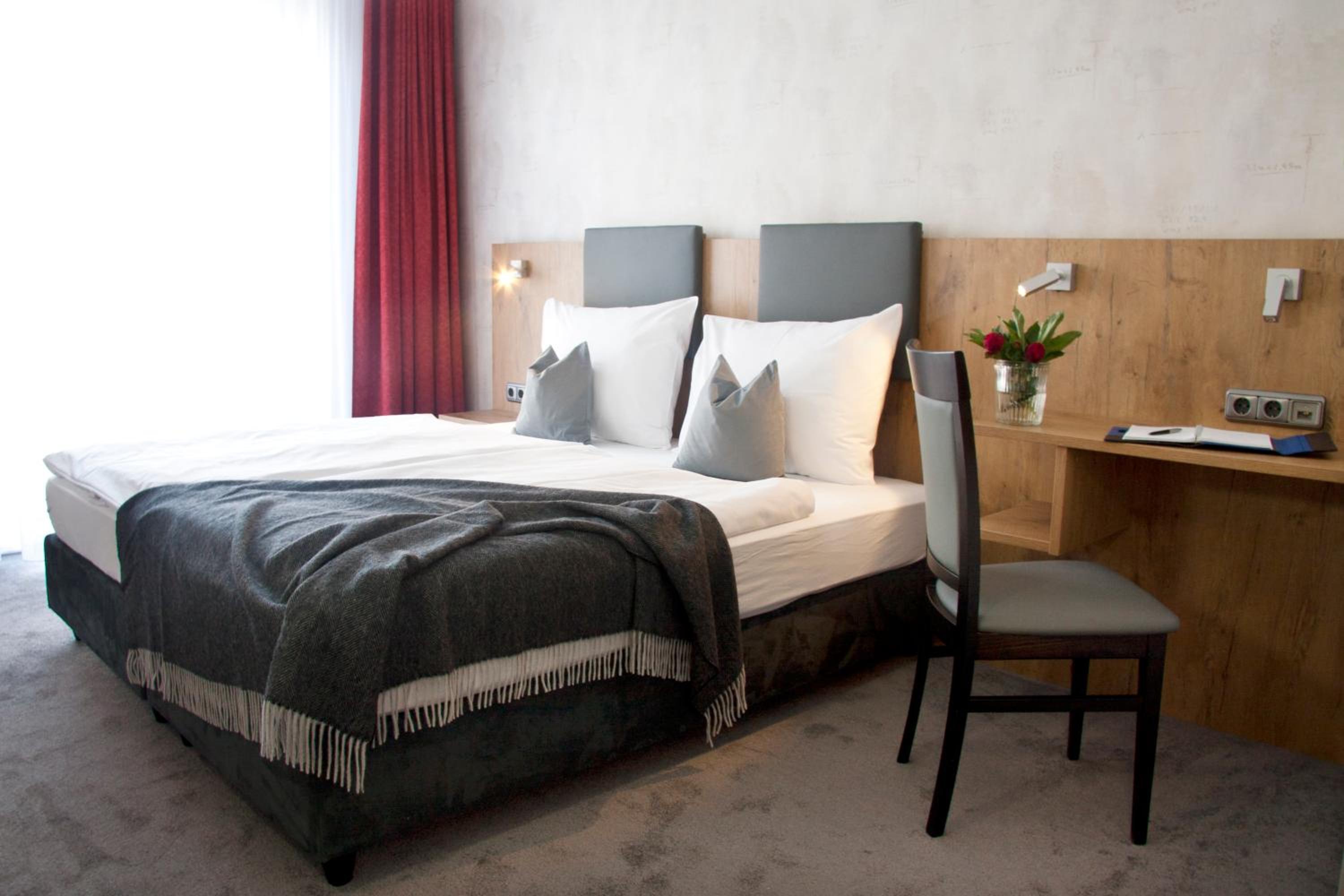 Deluxe Double or Twin Room - Photo 4