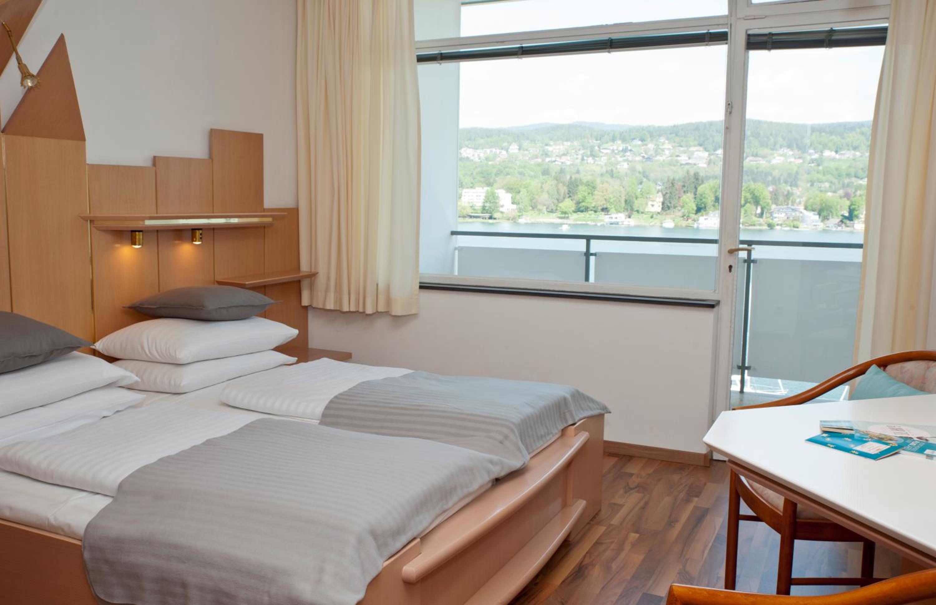 Double Room with Balcony - Photo 4