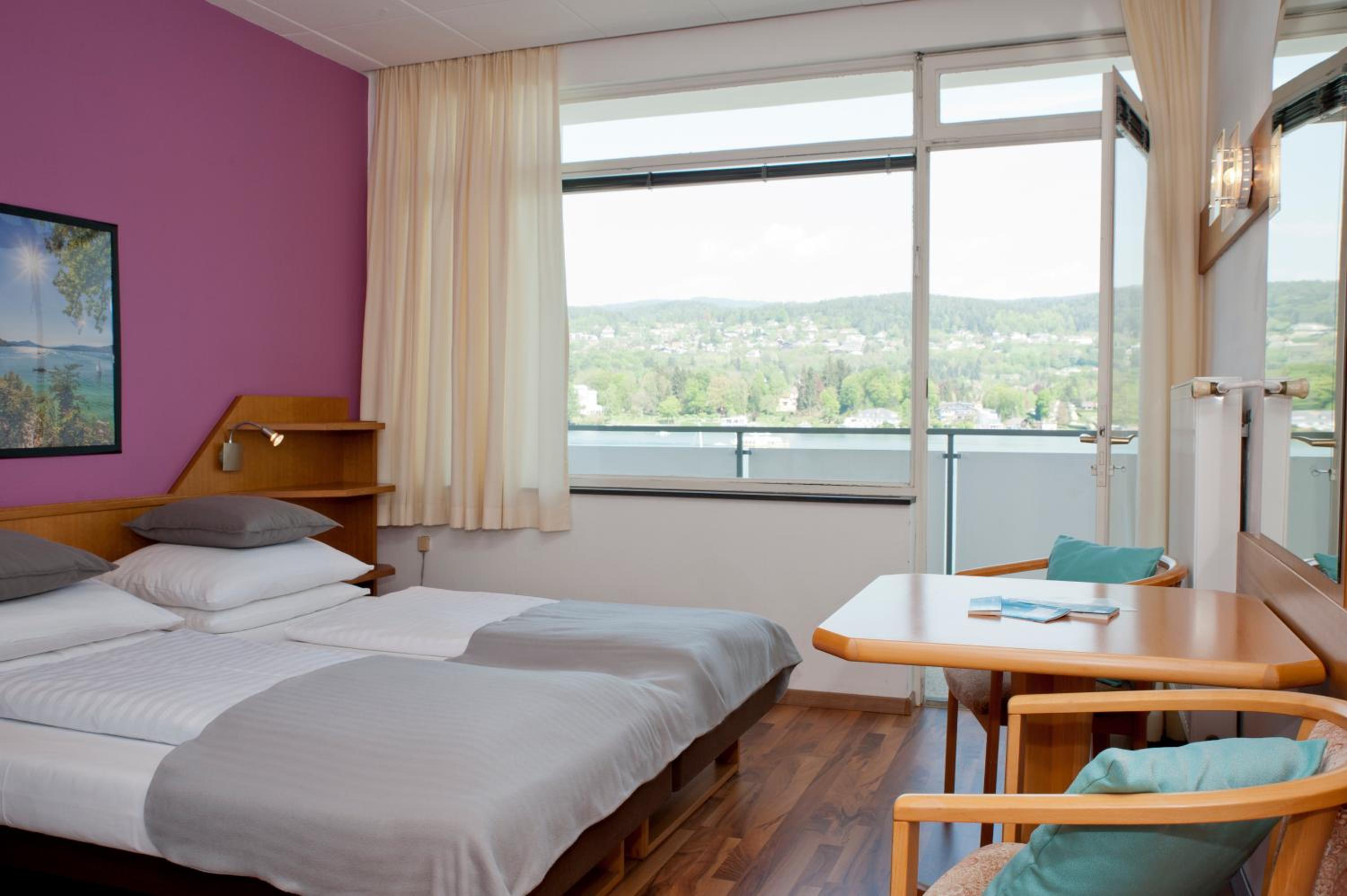 Double Room with Balcony - Photo 5