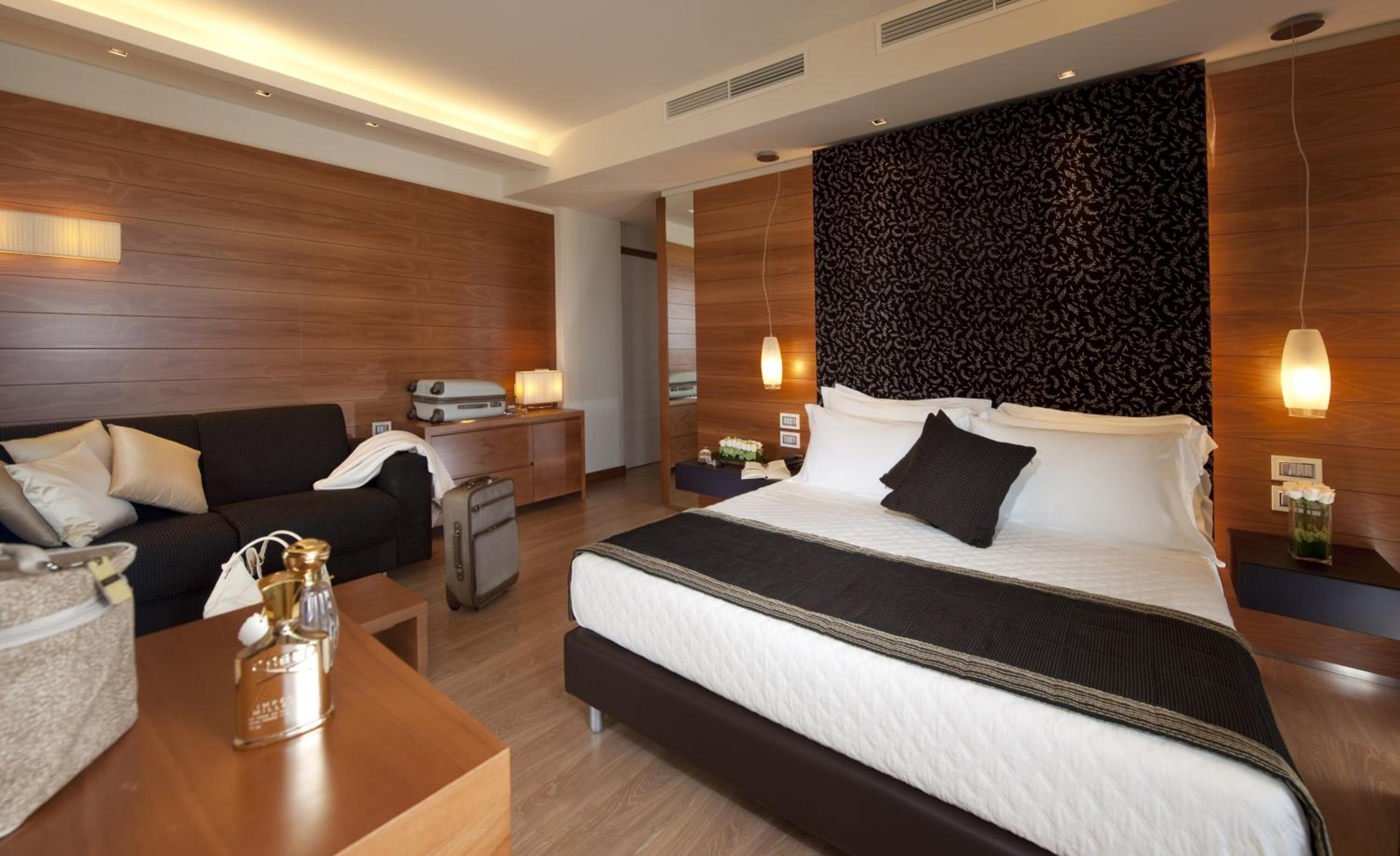 Suite - Photo 2