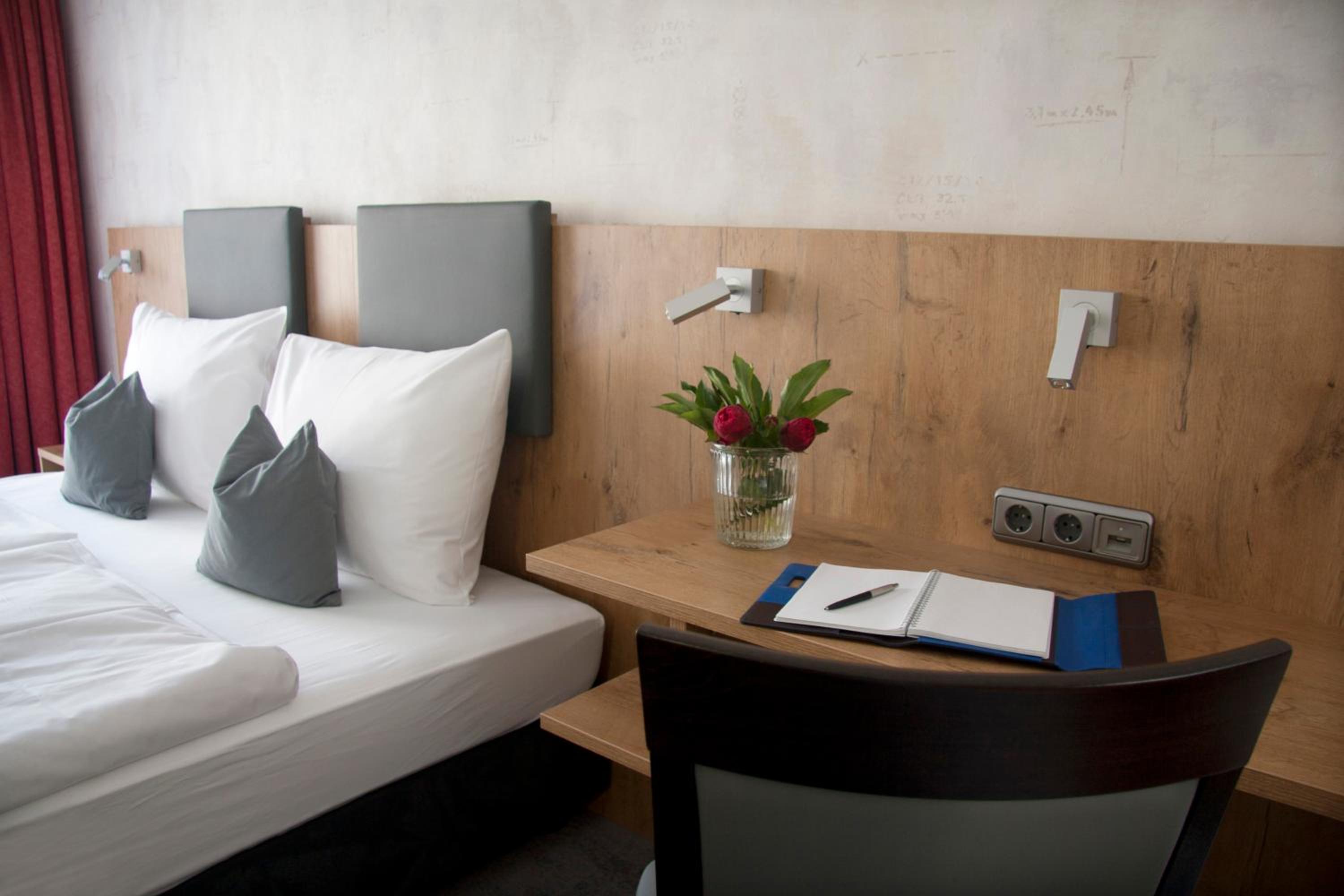 Deluxe Double or Twin Room - Photo 3