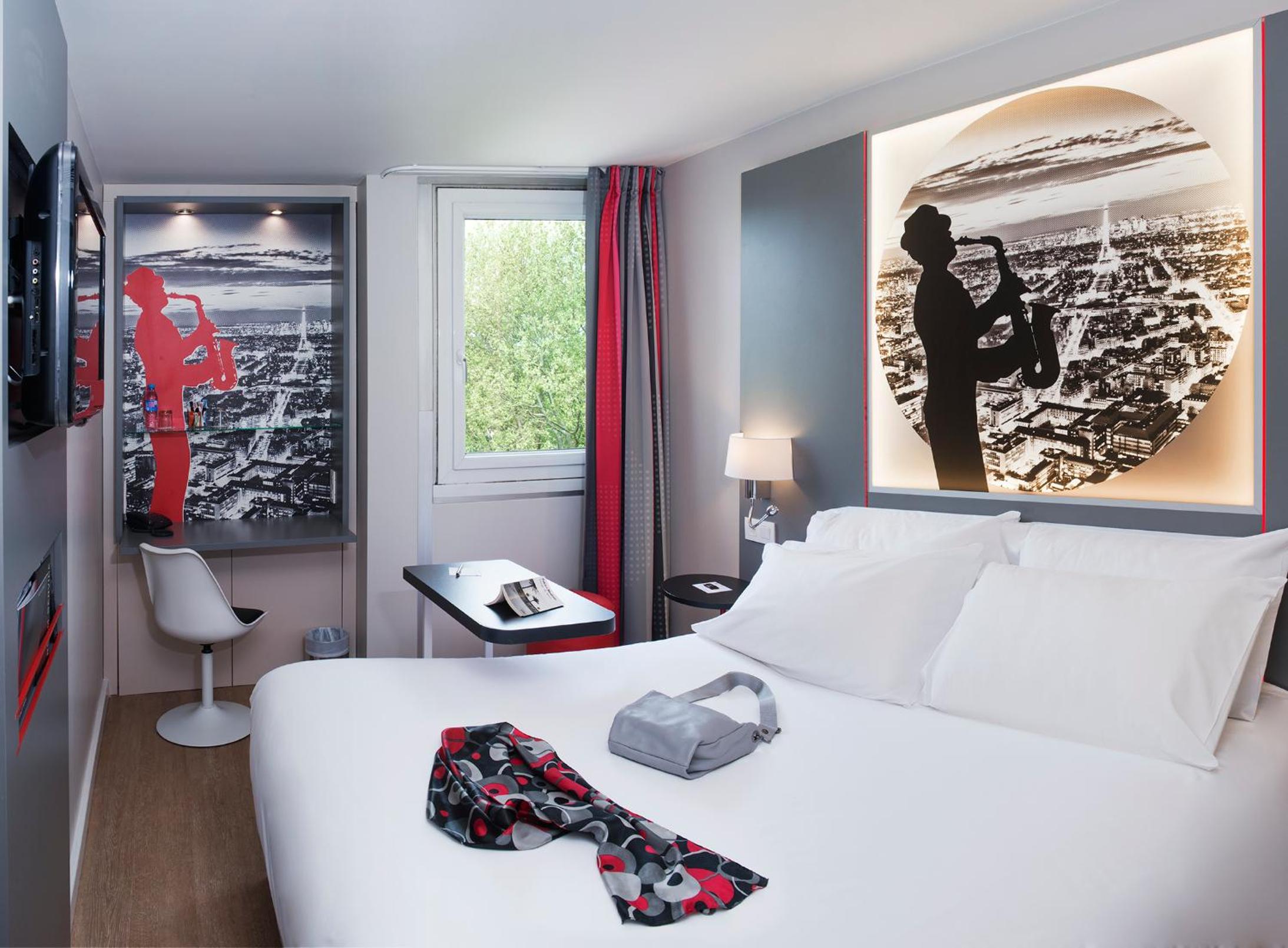 Standard Queen Room - Photo 8