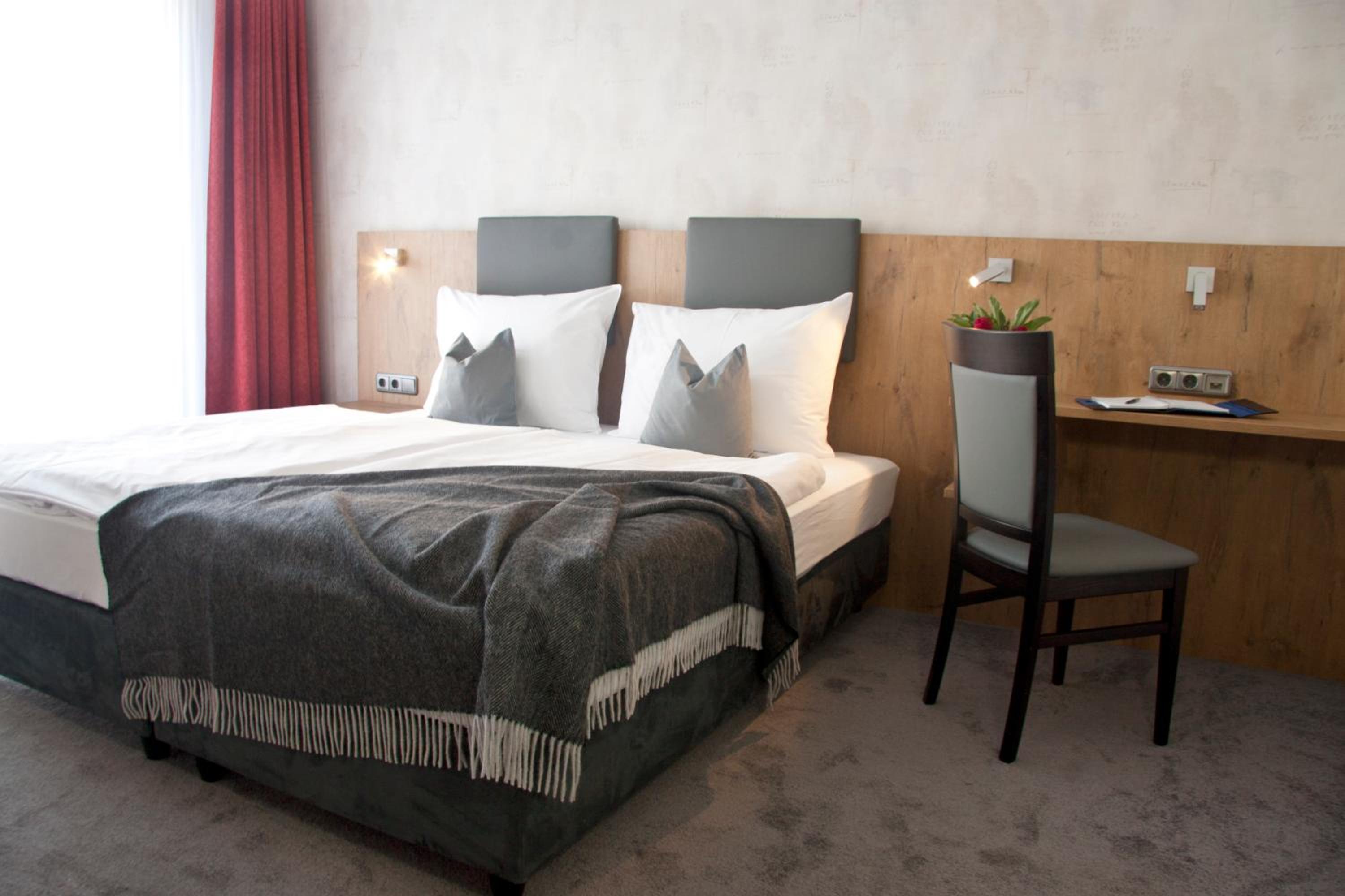 Deluxe Double or Twin Room - Photo 2