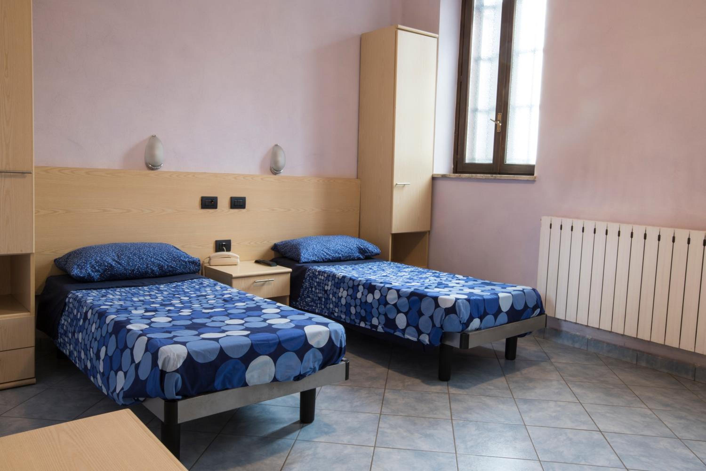 Standard Twin Room - Photo 1