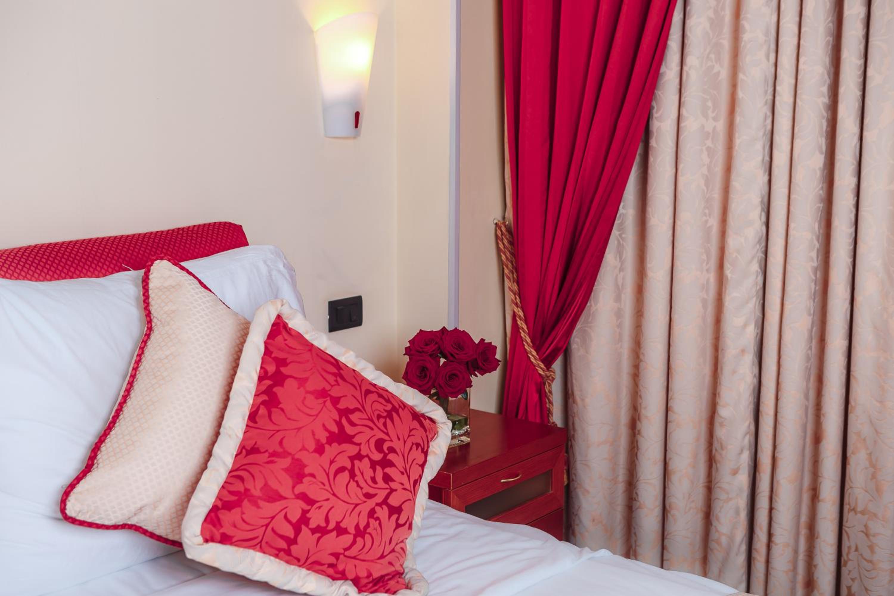 Deluxe Double or Twin Room photo 2