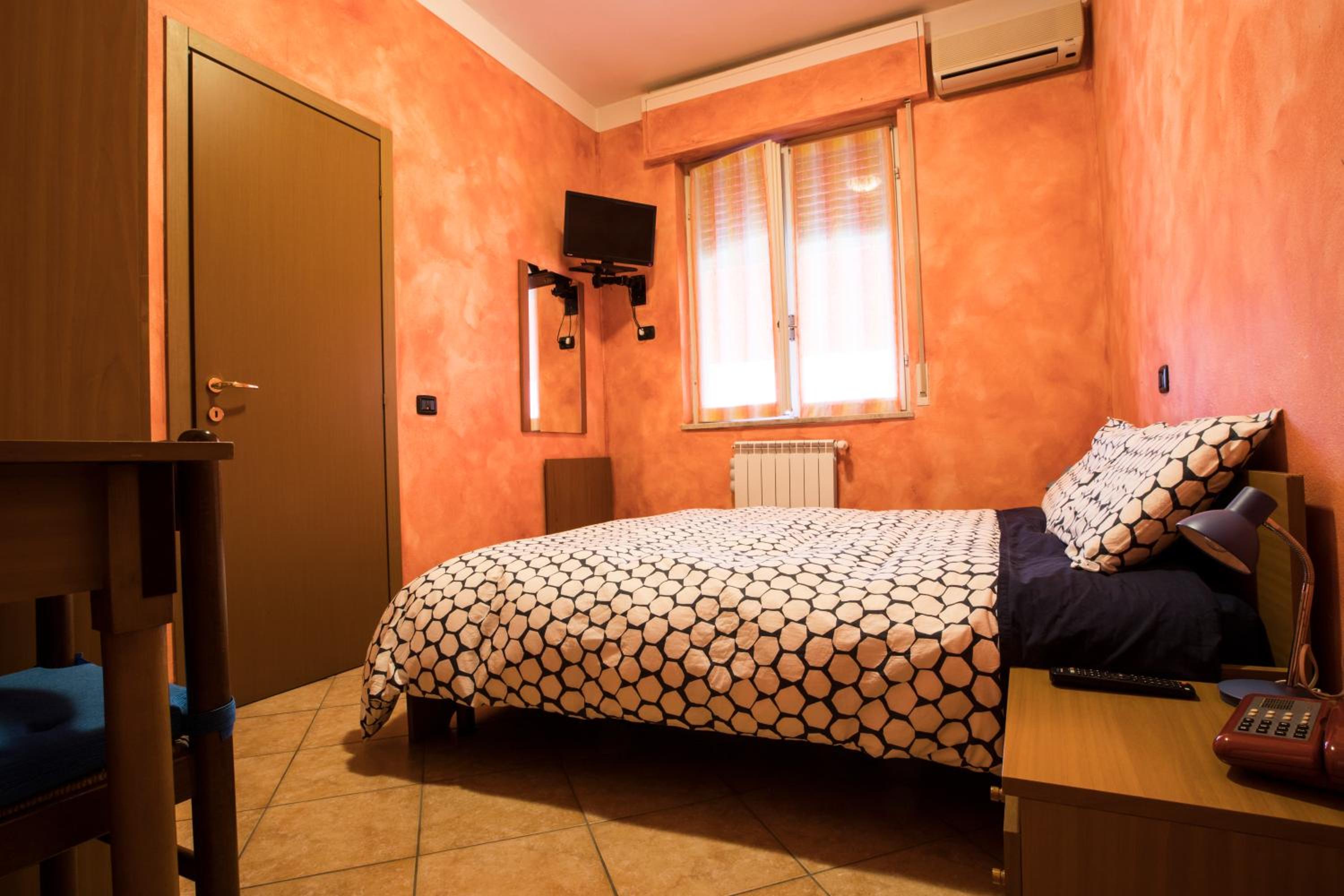 Double Room - Photo 3