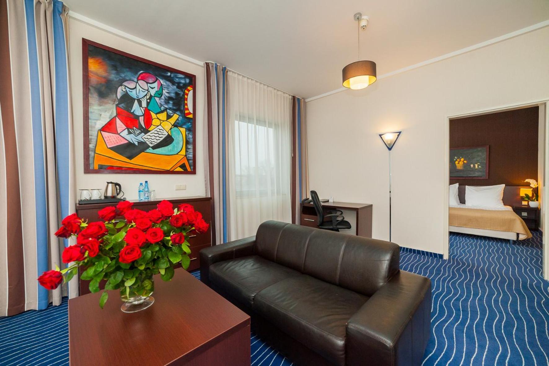 Queen Superior Suite - Photo 3
