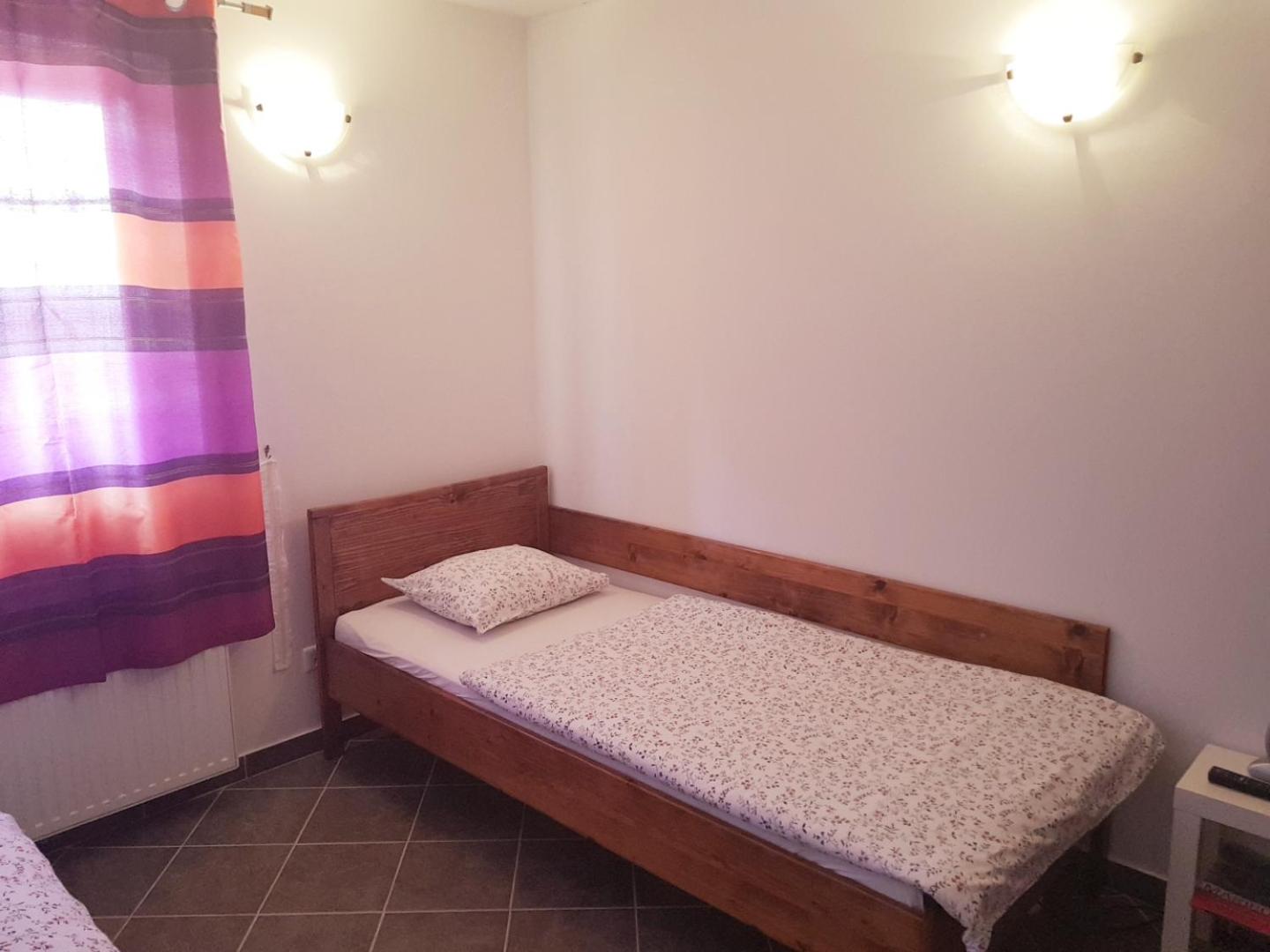 Triple Room with Private Bathroom - Photo 3