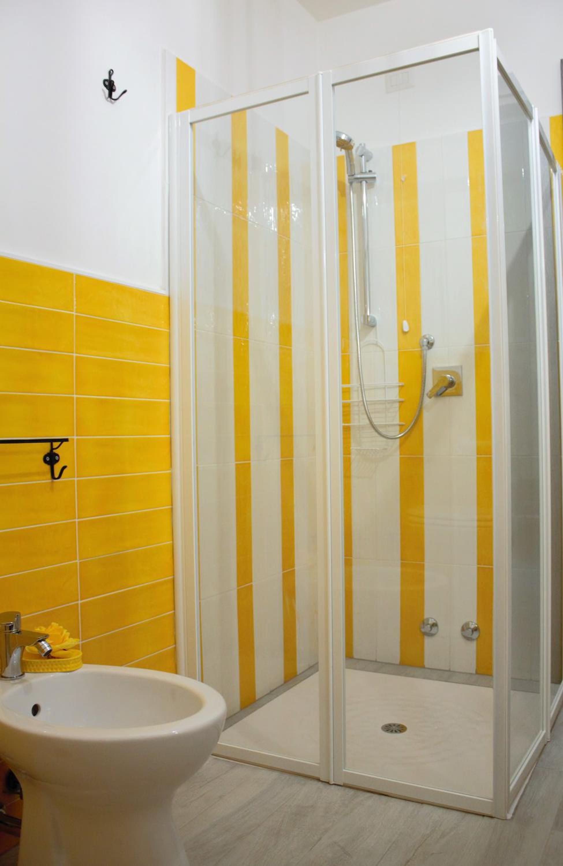 King Room with Roll-In Shower - Disability Access - Photo 3