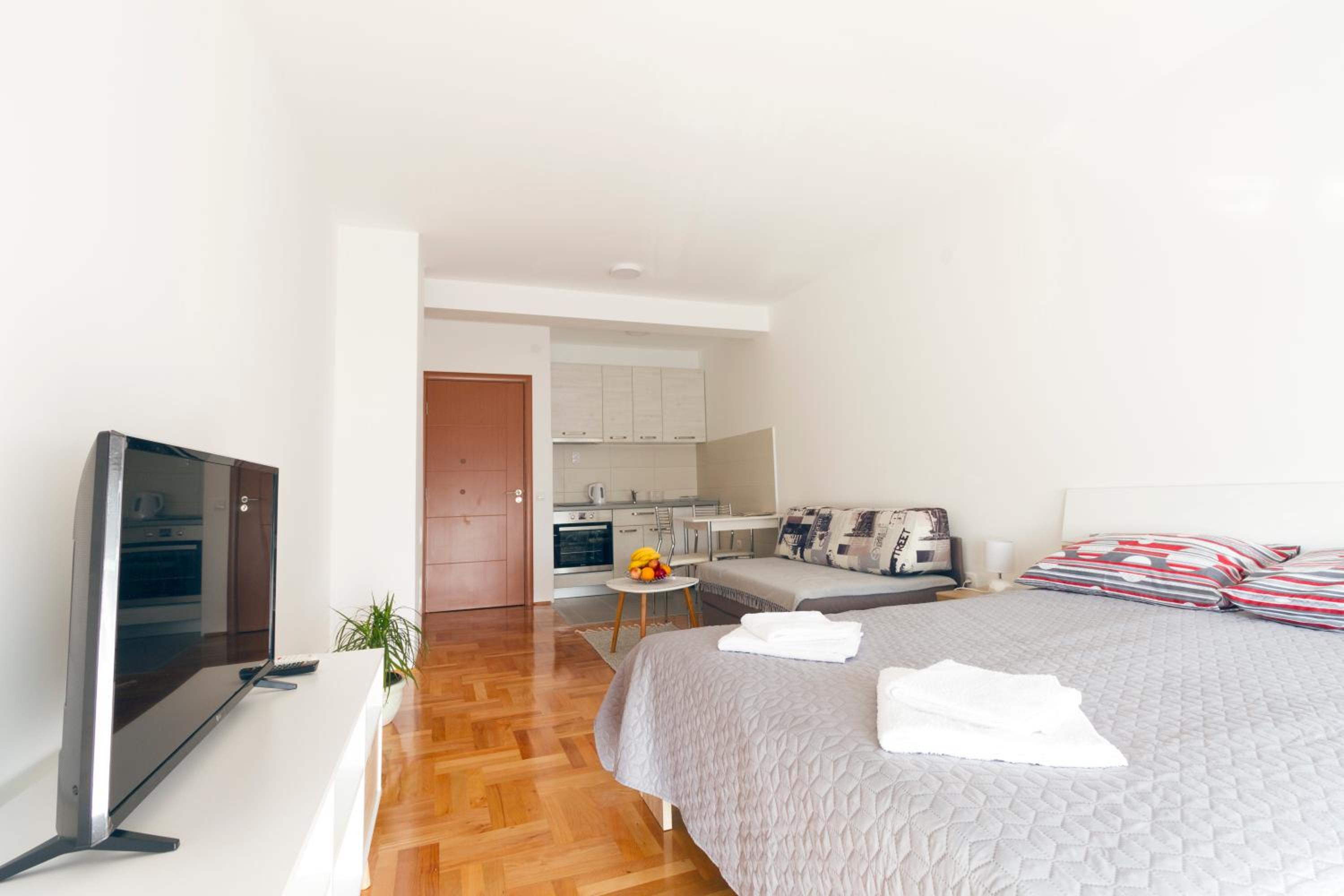 Studio Apartment - Photo 9