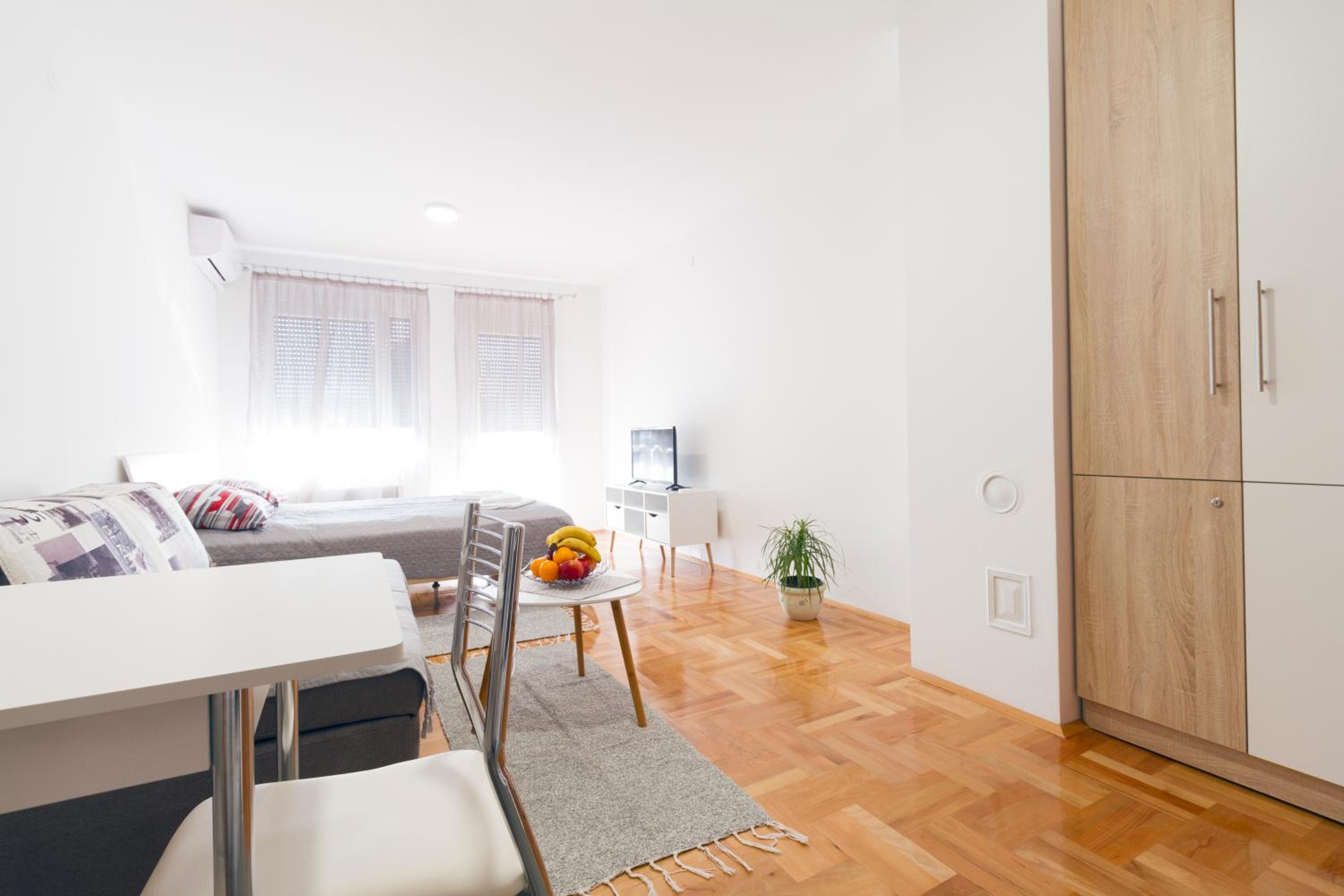 Studio Apartment - Photo 5