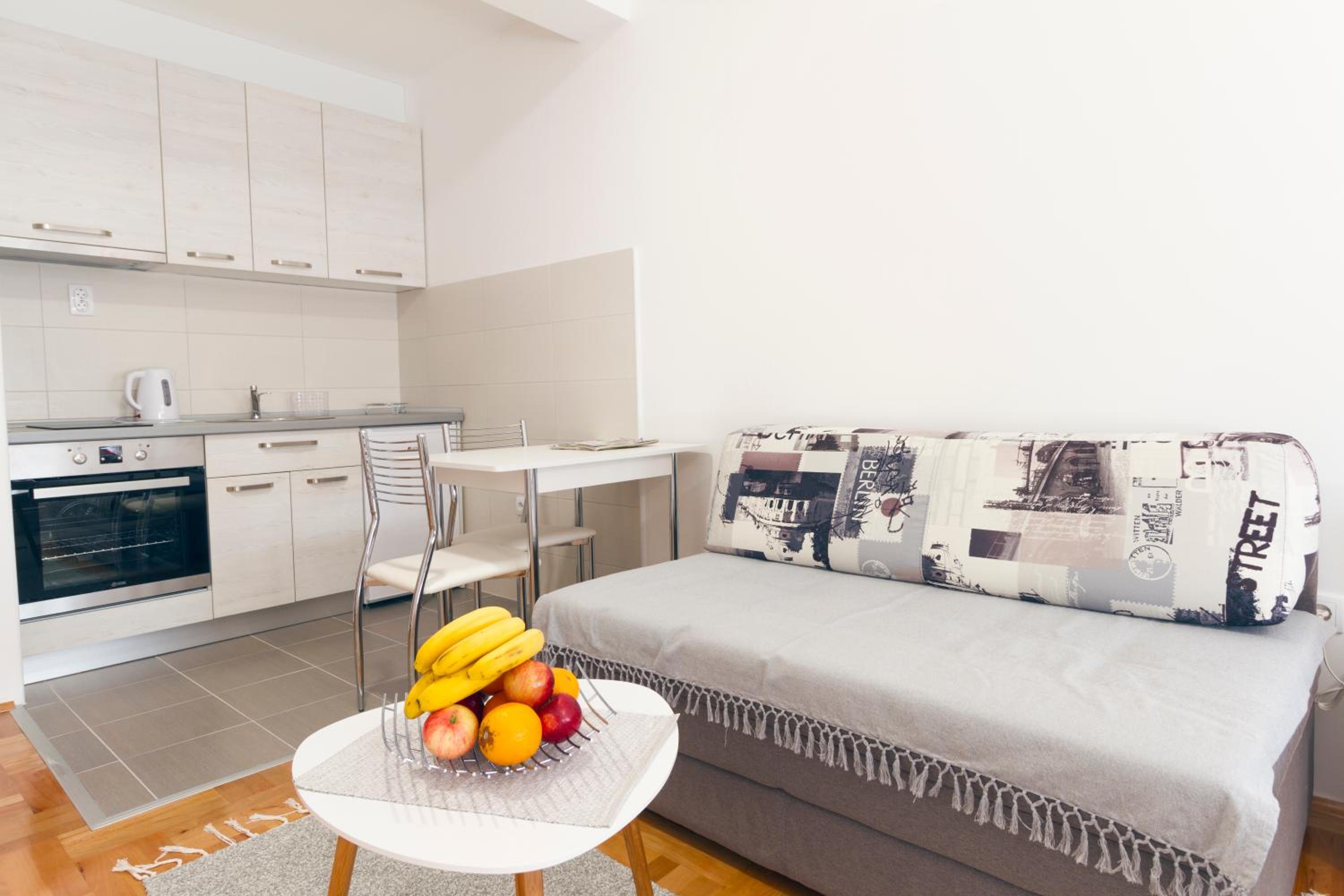 Studio Apartment - Photo 8