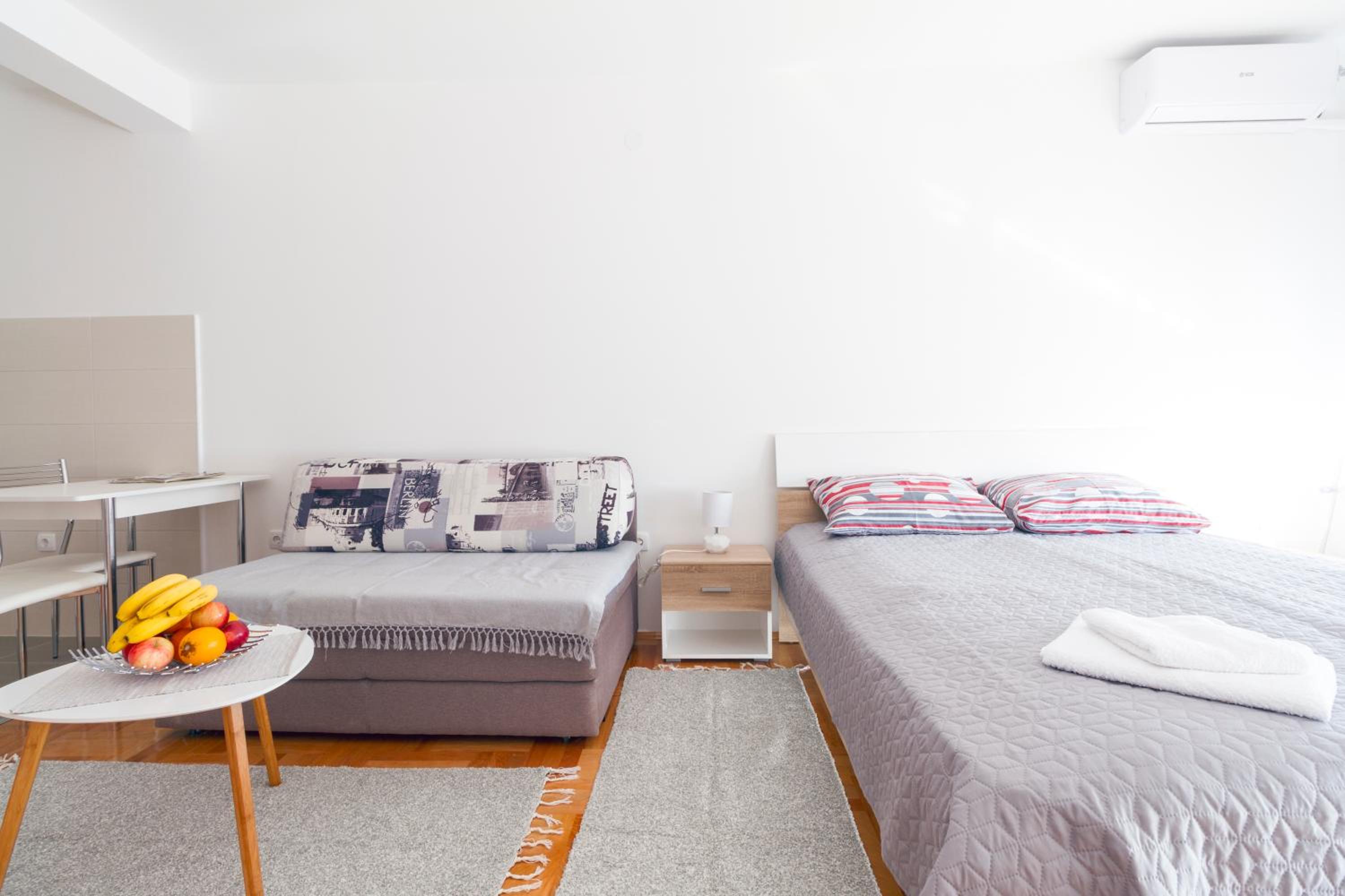 Studio Apartment - Photo 12